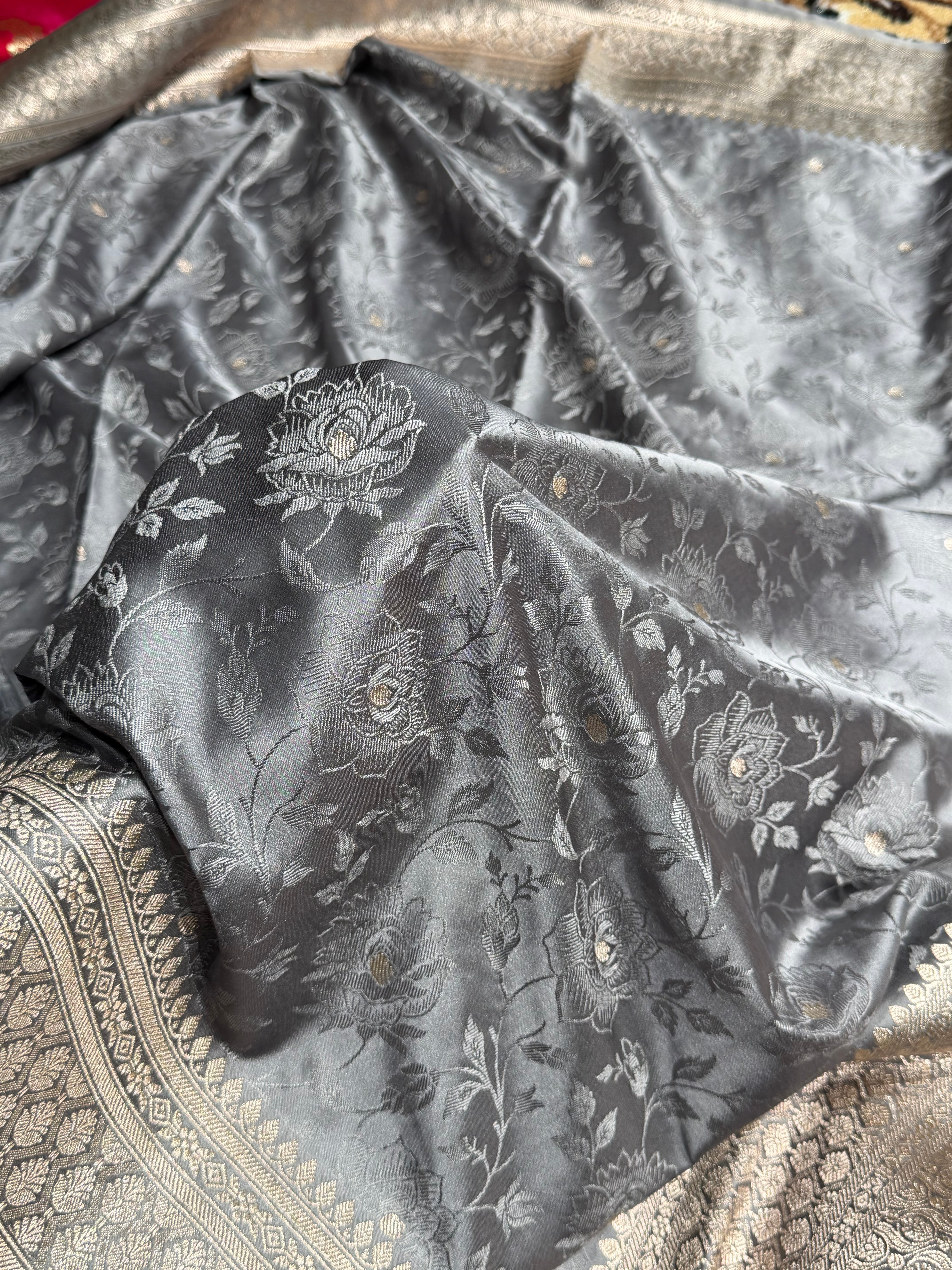 Gray Tanchoi Floral Booti Mashru Silk Saree MS59