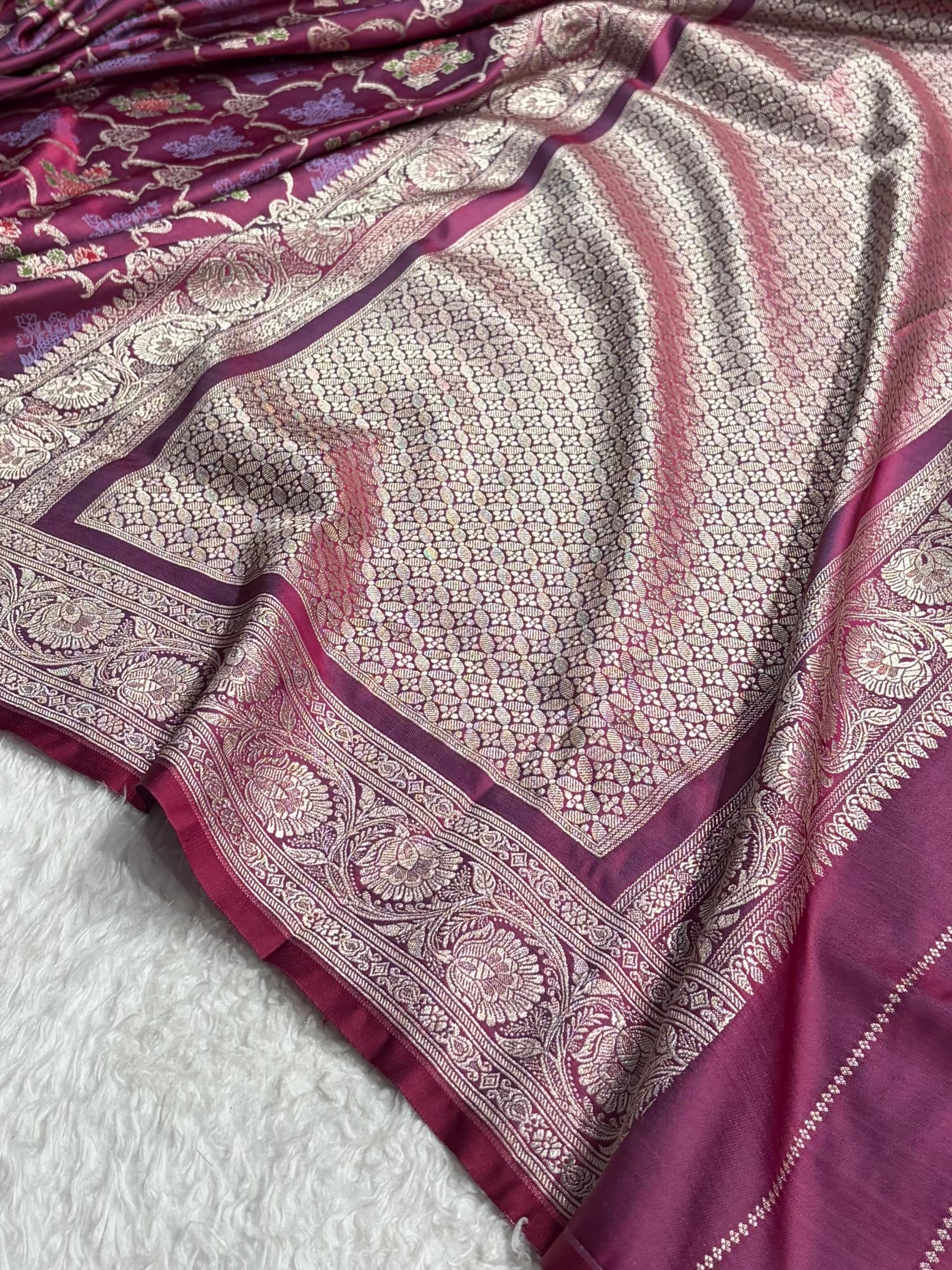 Banarasi Magenta Shades Tanchoi Motif Mashru Silk Saree