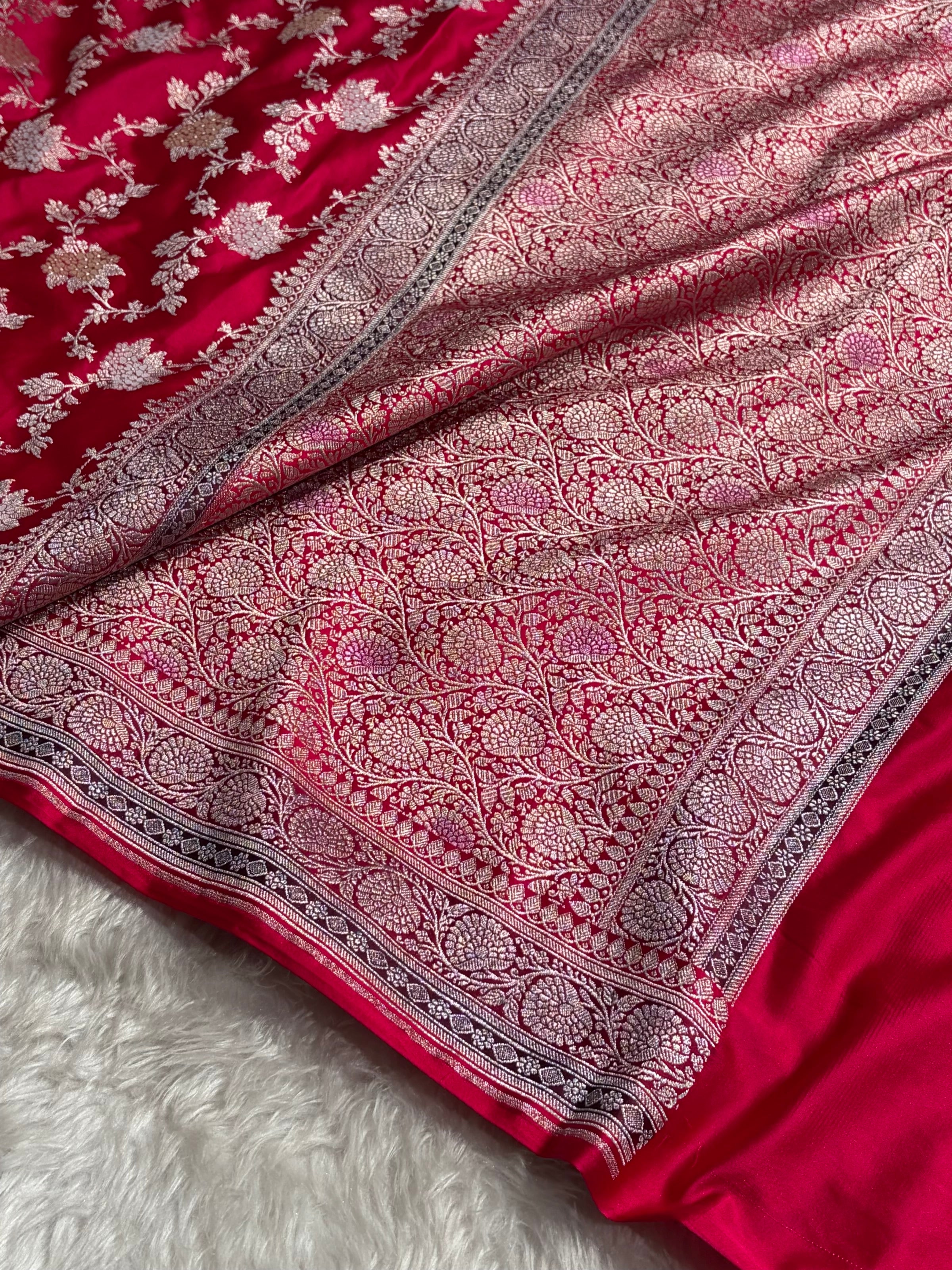 Red Shades Contrast Border With Minakari Floral Jaal Mashru Silk Saree