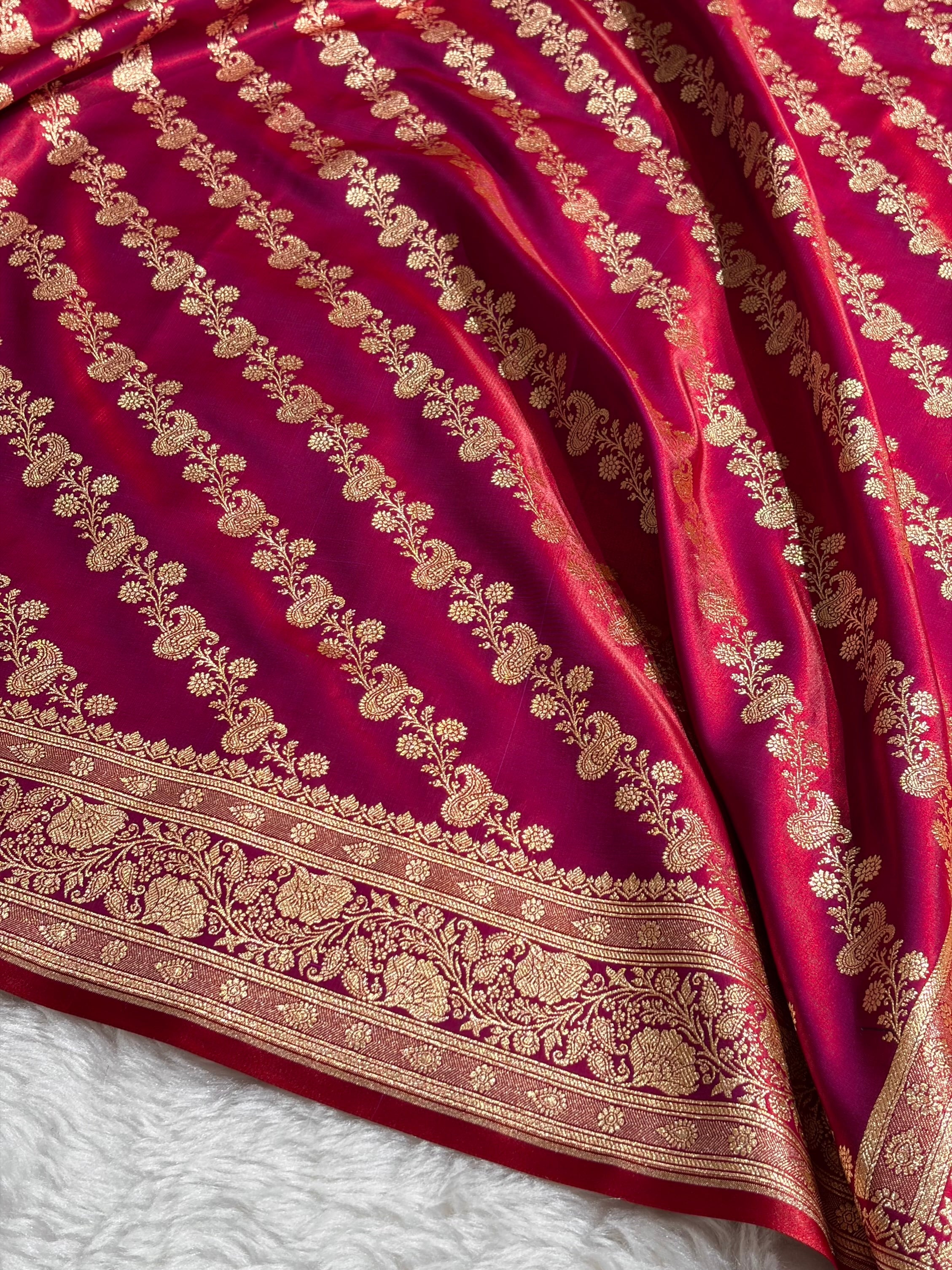 Banarasi Magentic Red Shades Cross Pattern Banarasi Satin Silk Saree SS51