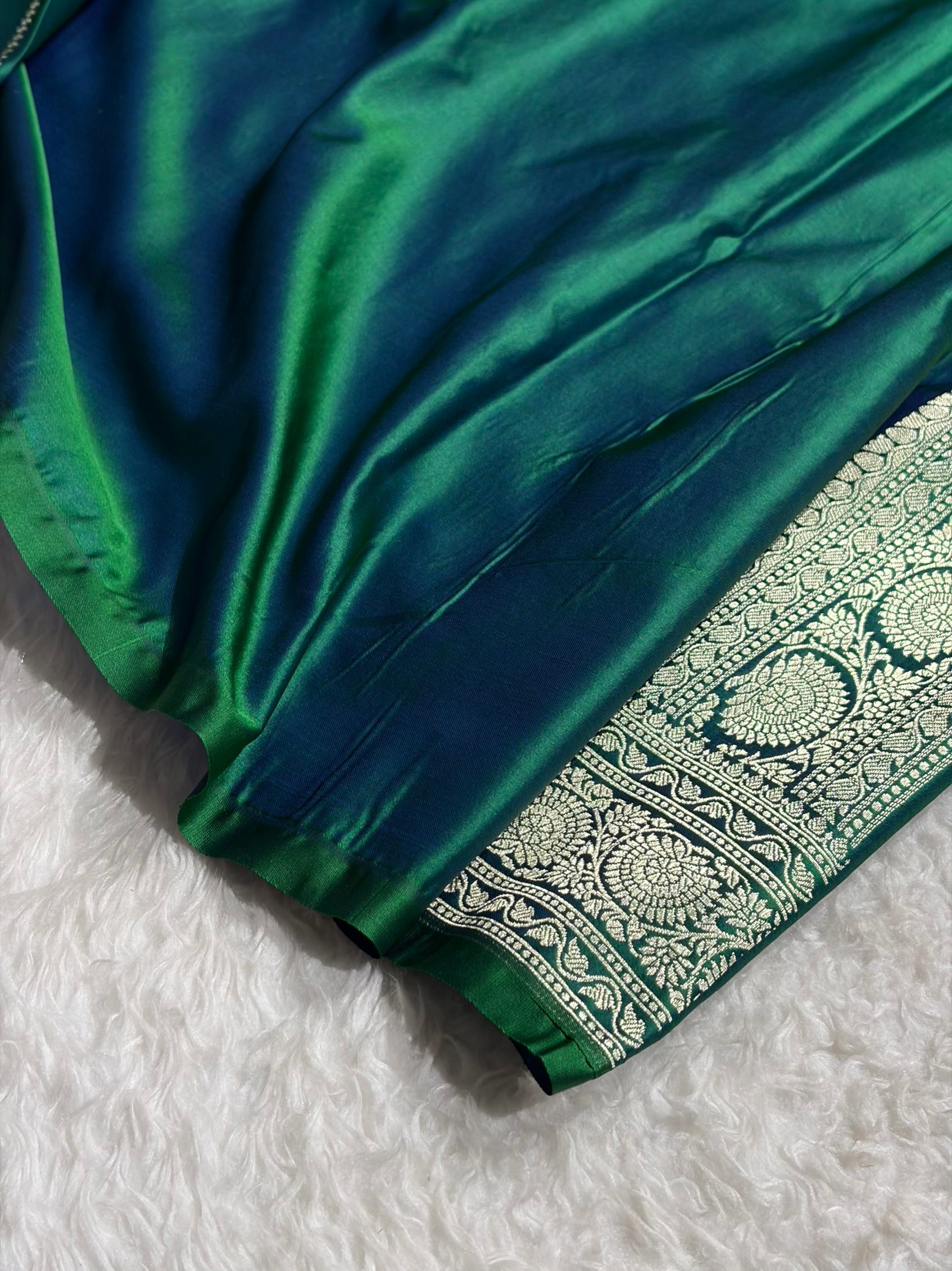 Banarasi Satin Katan Saree With Minakari Jaal Pattern in Cross Green Shades SK126