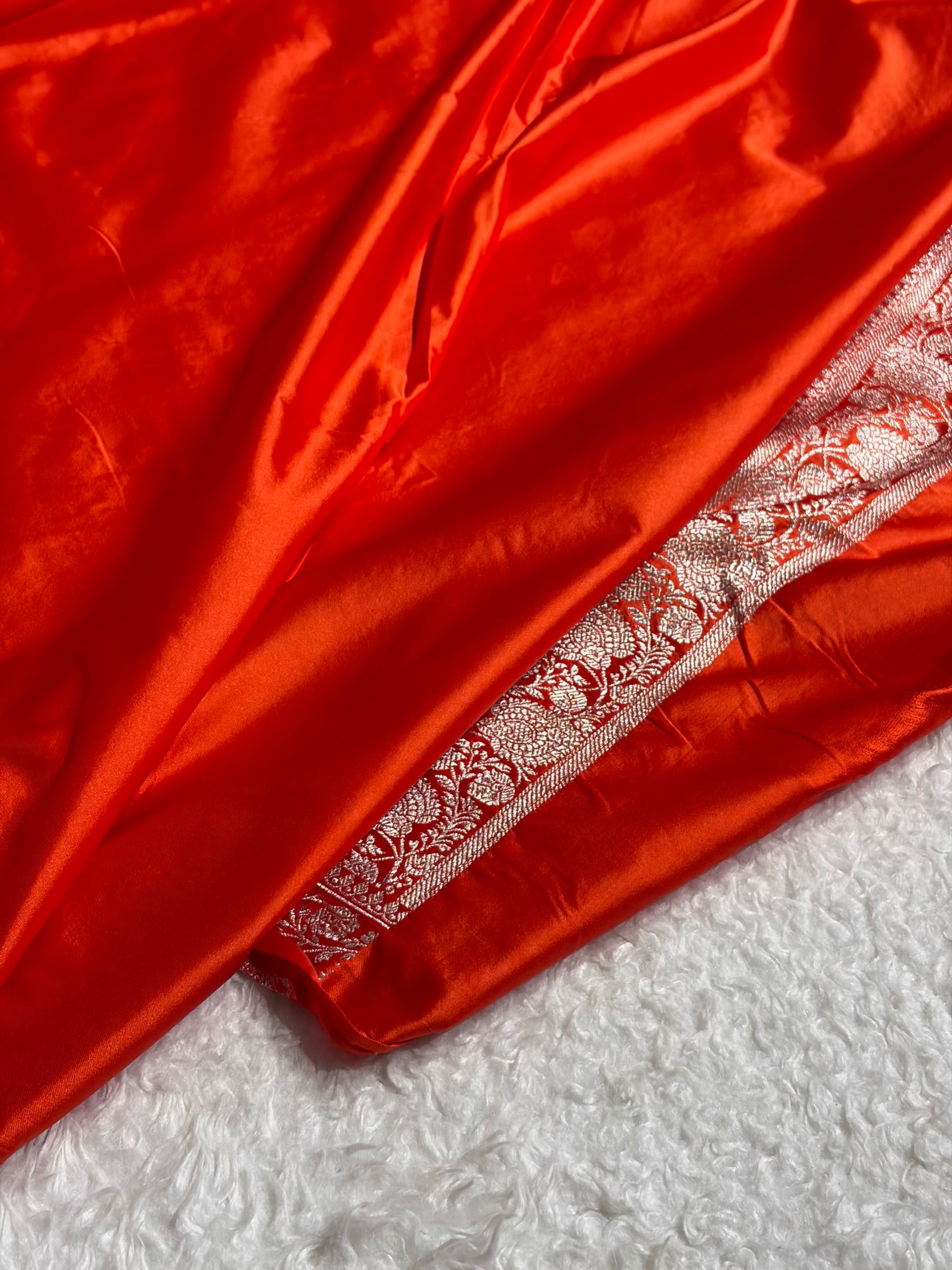 Banarasi Floral Jaal Pattern in Red Shades Floral Mashru Silk Saree MCS104