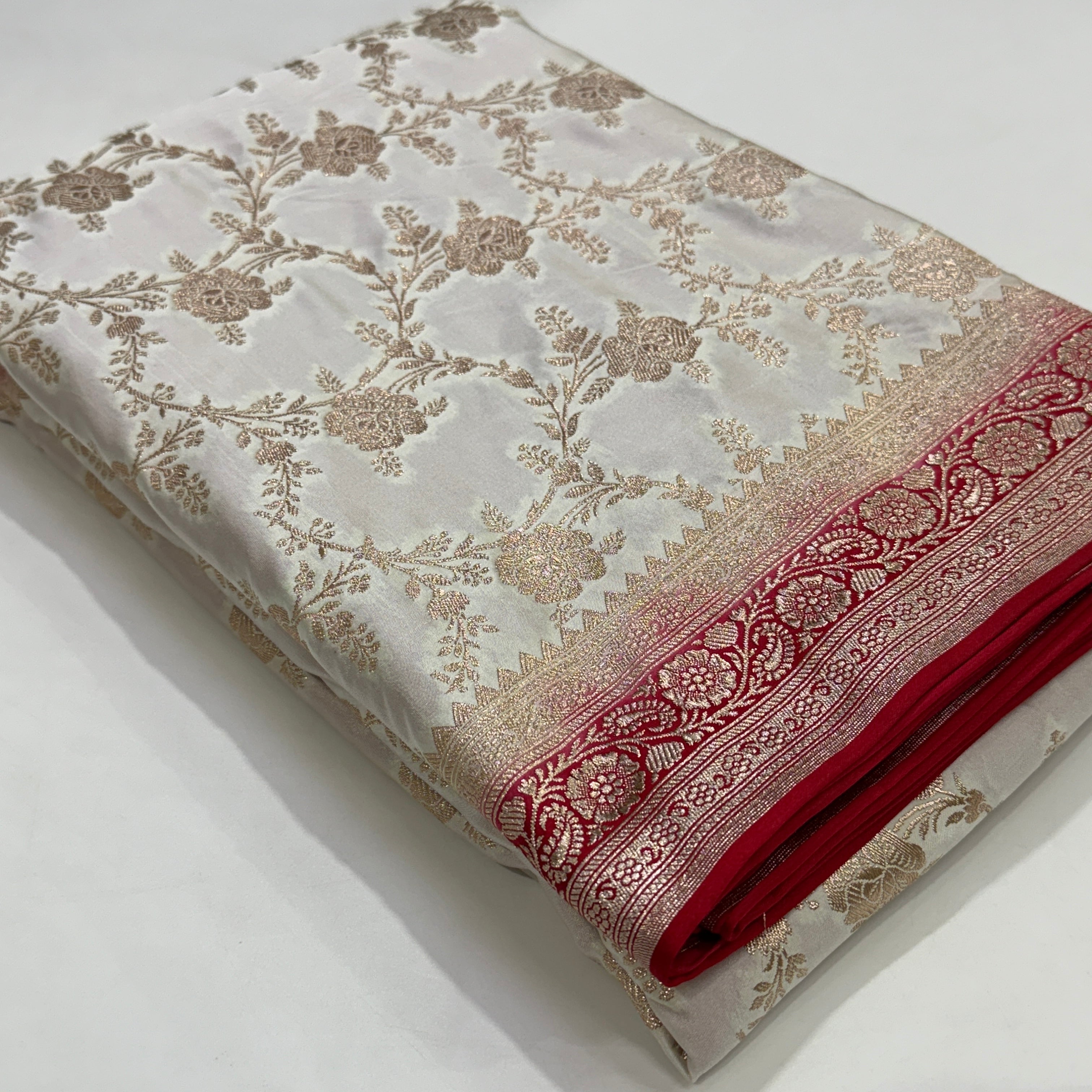 Contrast Red-White Combination Jaal Mashru Silk Saree