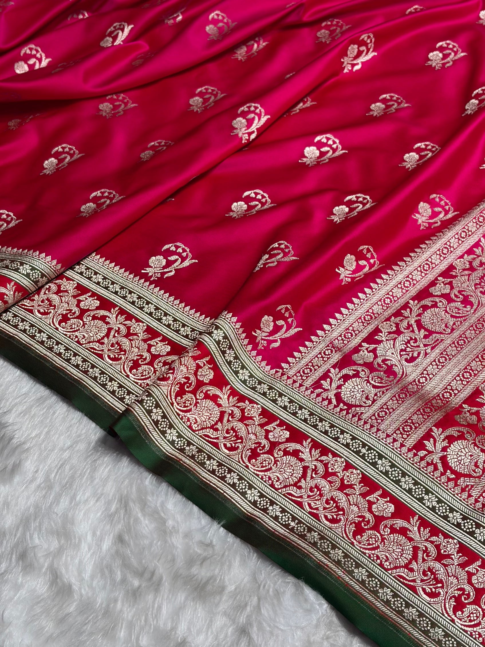 Banarasi Cross Rani With Contrast Red Floral Border Mashru Silk Saree MSM-100