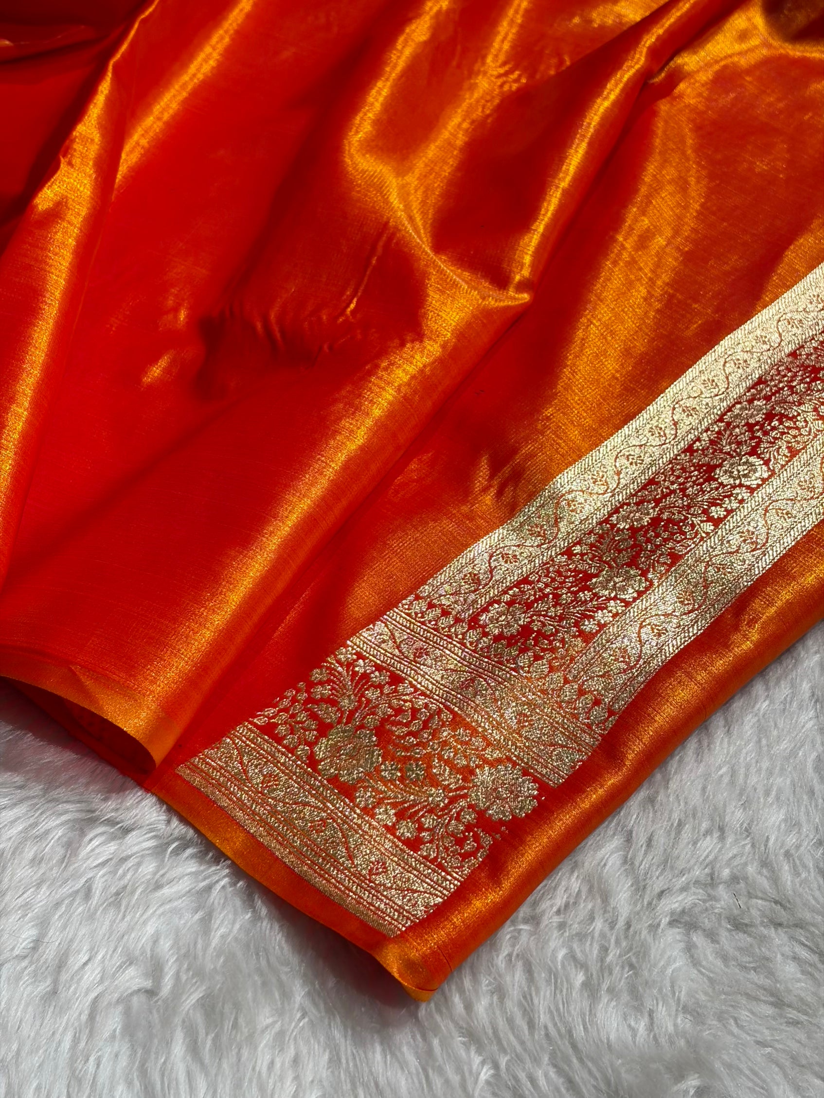 Fire Gold Shades Jaal Pattern Banarasi Satin Silk Saree SS43