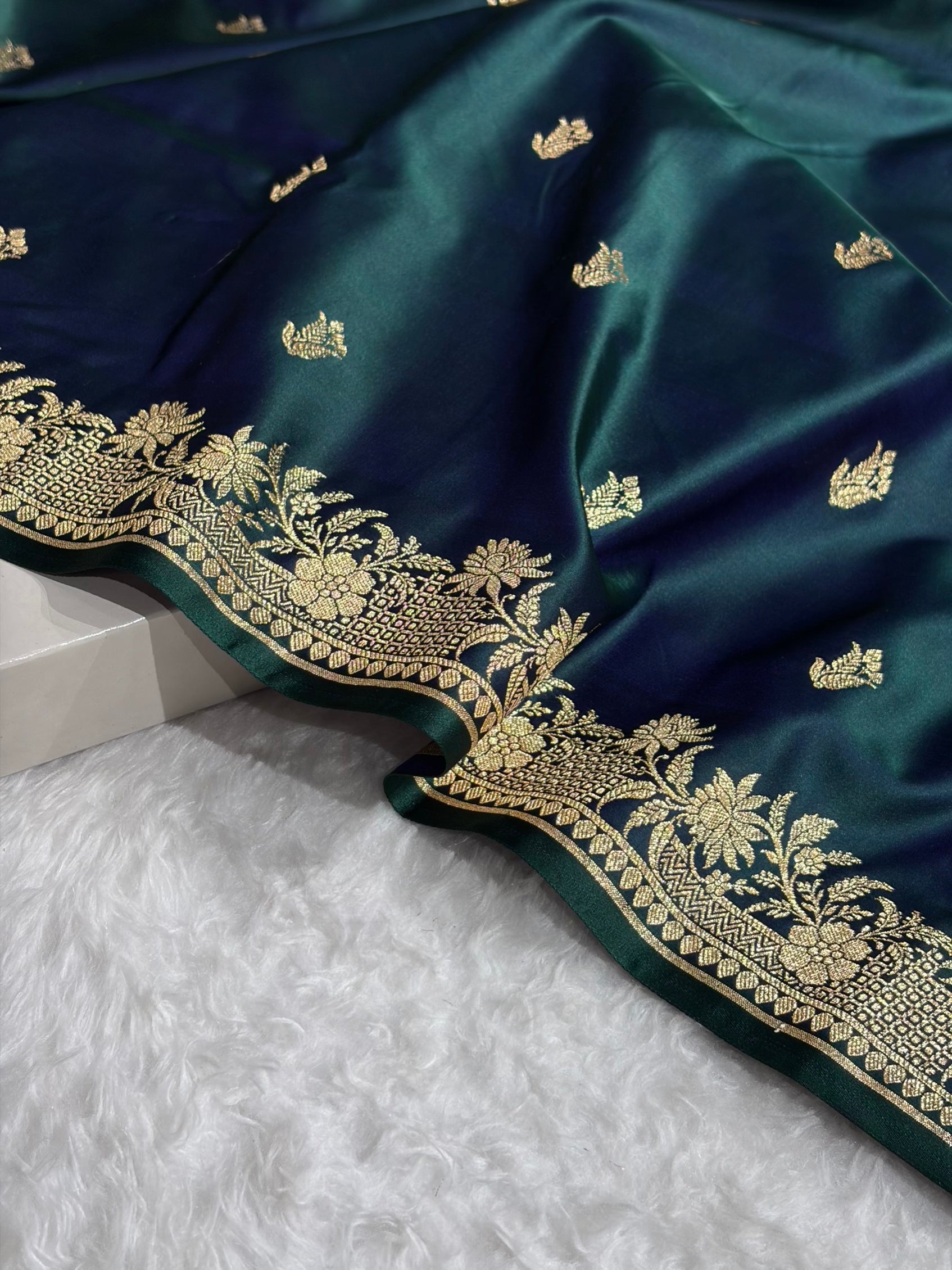 Dark Cross Green Shades Banarasi Boota Pattern Floral Mashru Silk Saree MSM-117