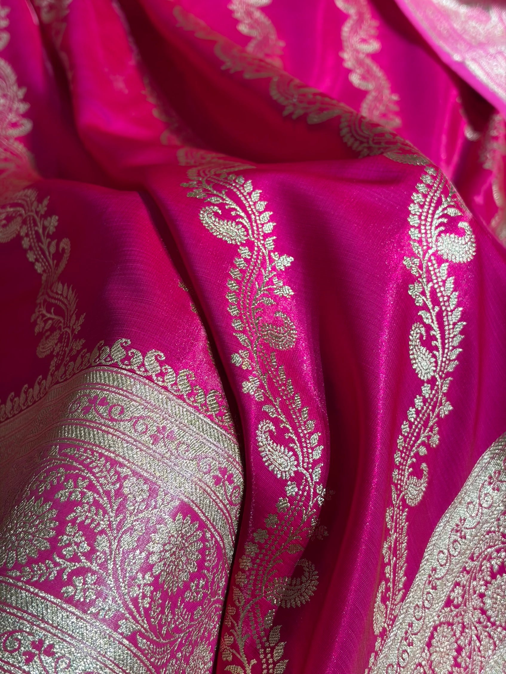 Pink Contrast Shades Cross Pattern Banarasi Satin Silk Saree SS39