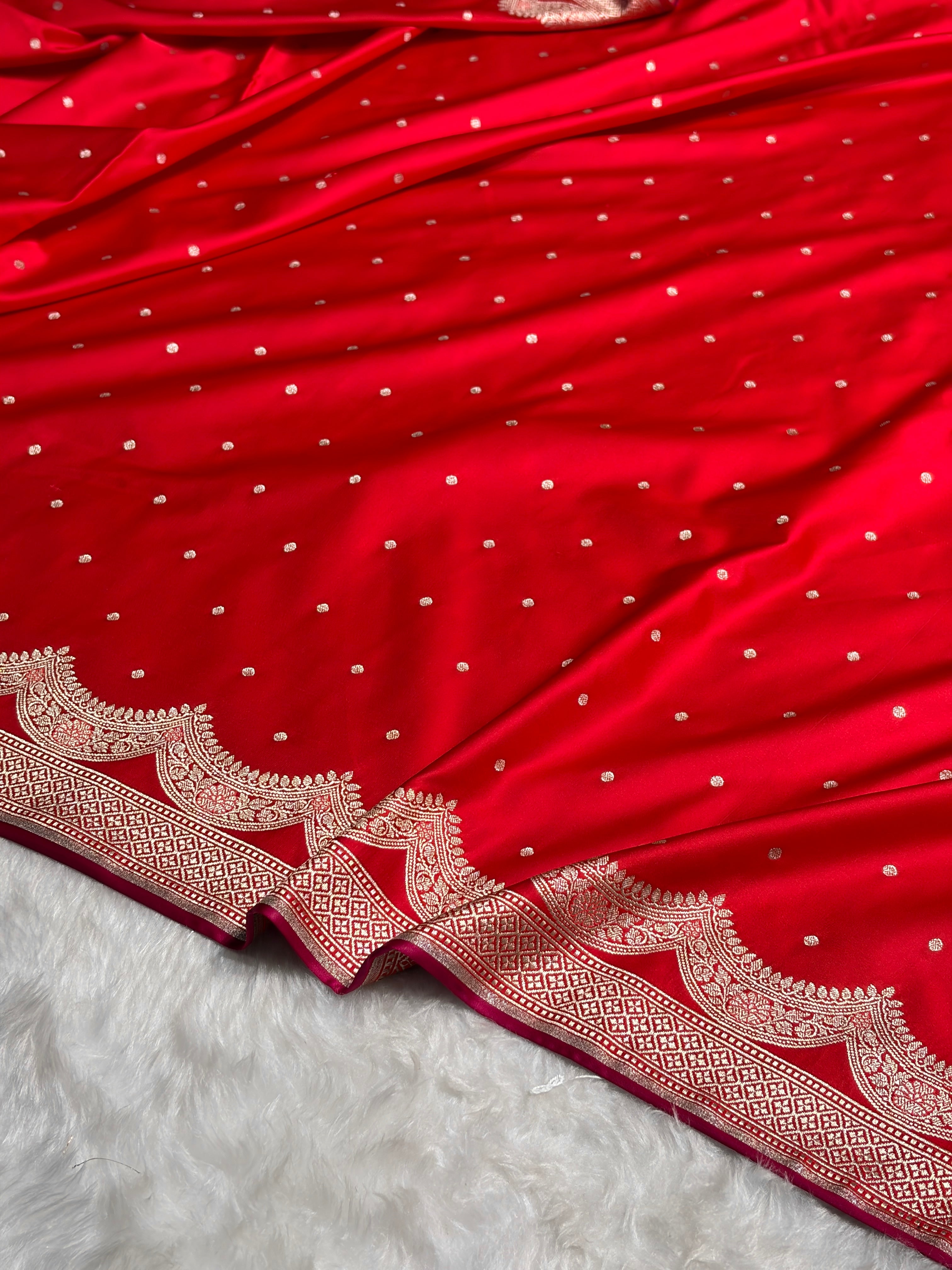 Red Shades Scallop Motif Booti Mashru Silk Saree MSM-56