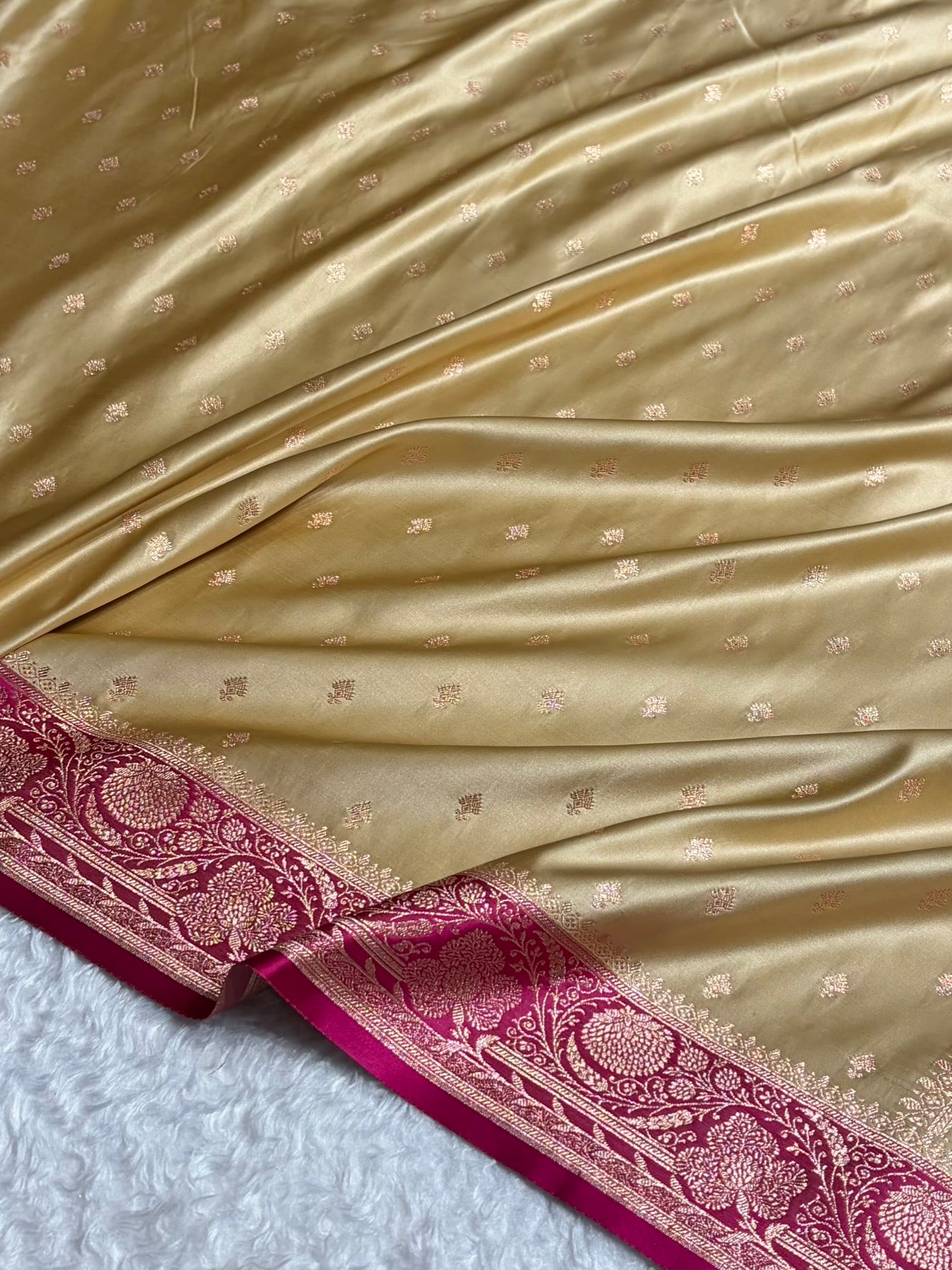 Banarasi Satin Katan Saree Floral Booti Pattern in Contrast Tusser / Rani Shades SK153