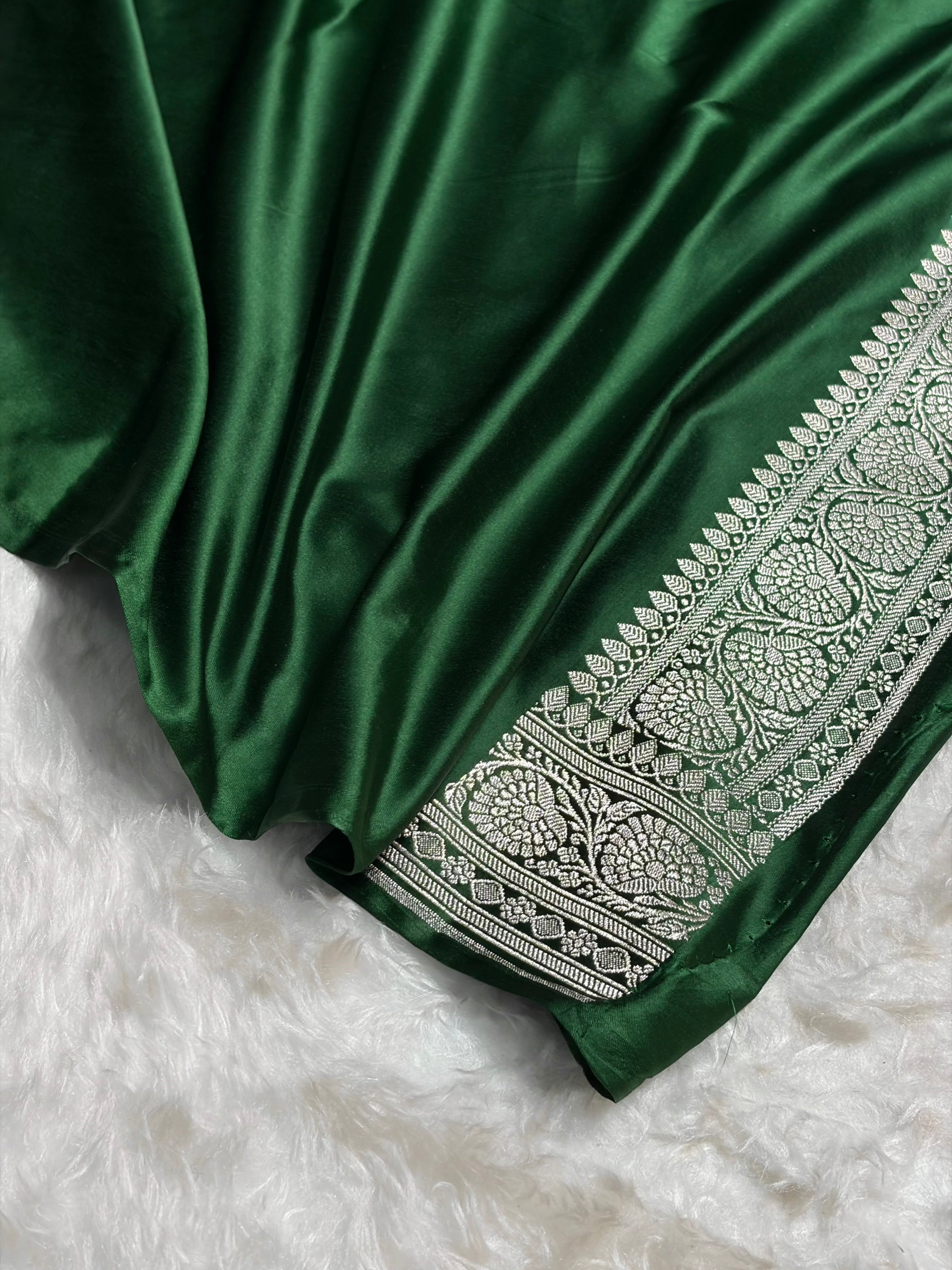Traditional Bananasi Bottle Green Shades With Contrast Border Booti Mashru Silk Saree MS79