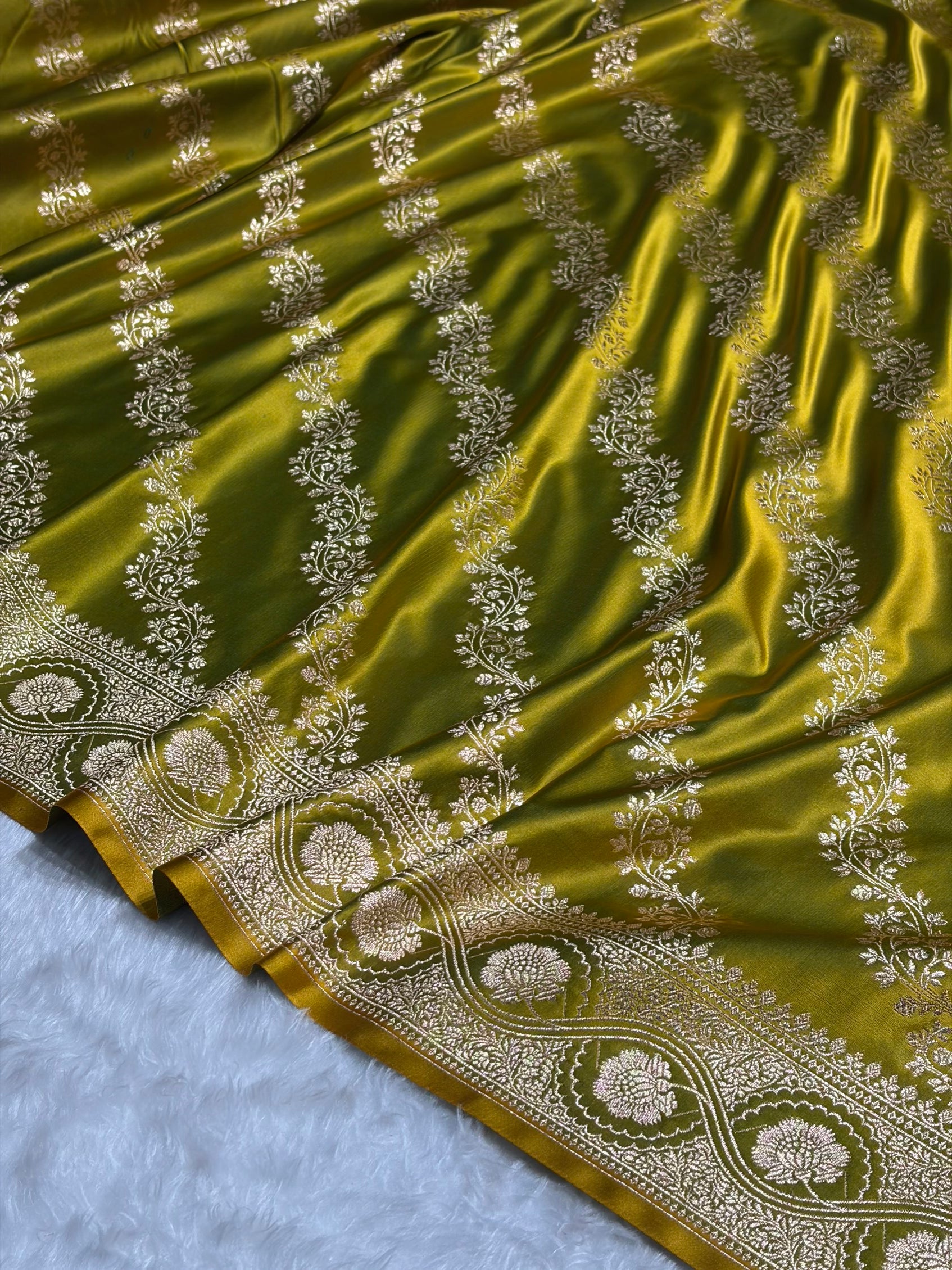 Liril Mehendi Floral Cross Pattern Satin Katan Silk Saree SK74