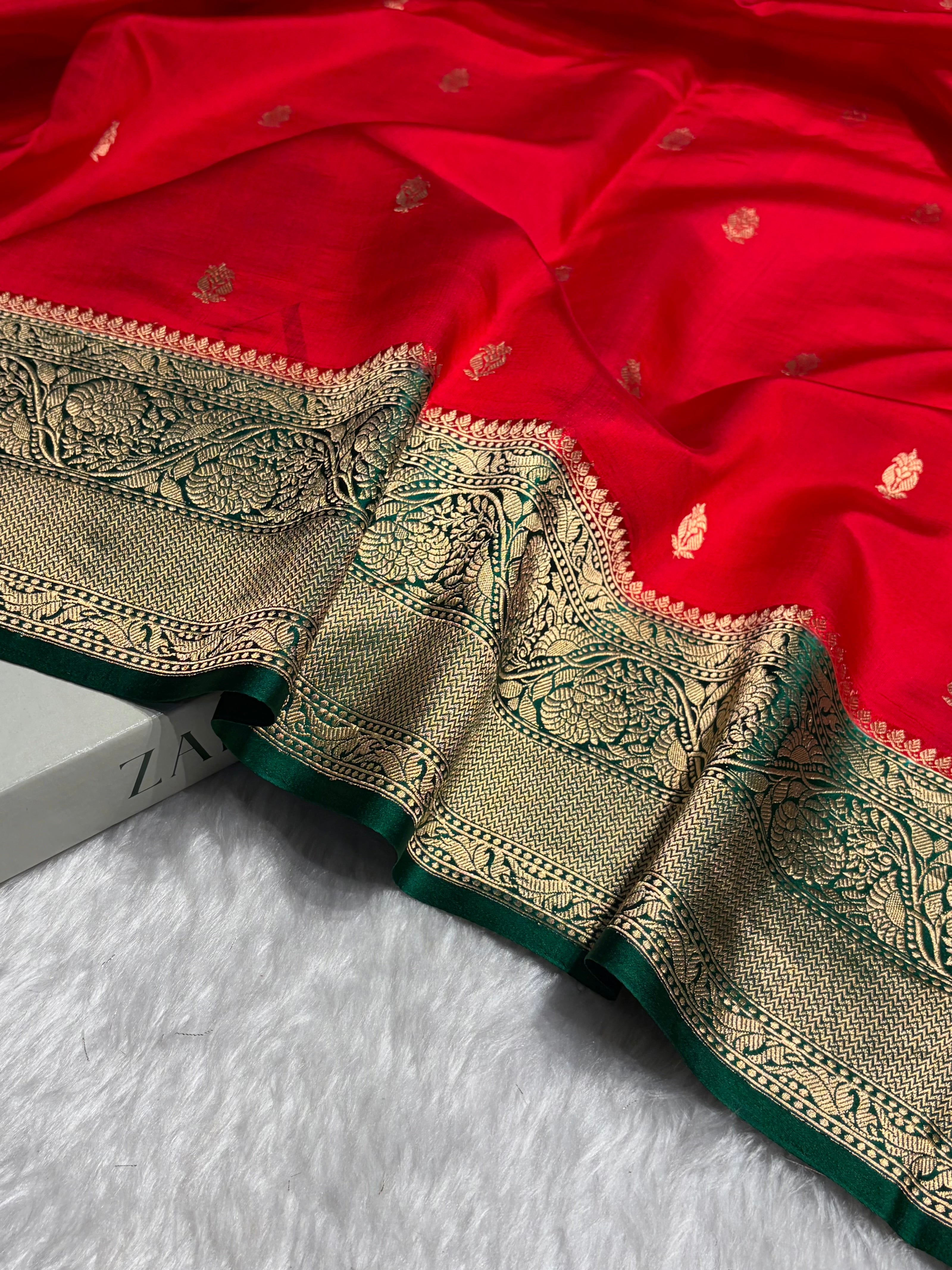 Contrast Red with Bottle Green Shades Handwoven Pure Raw Mango Silk RM-56