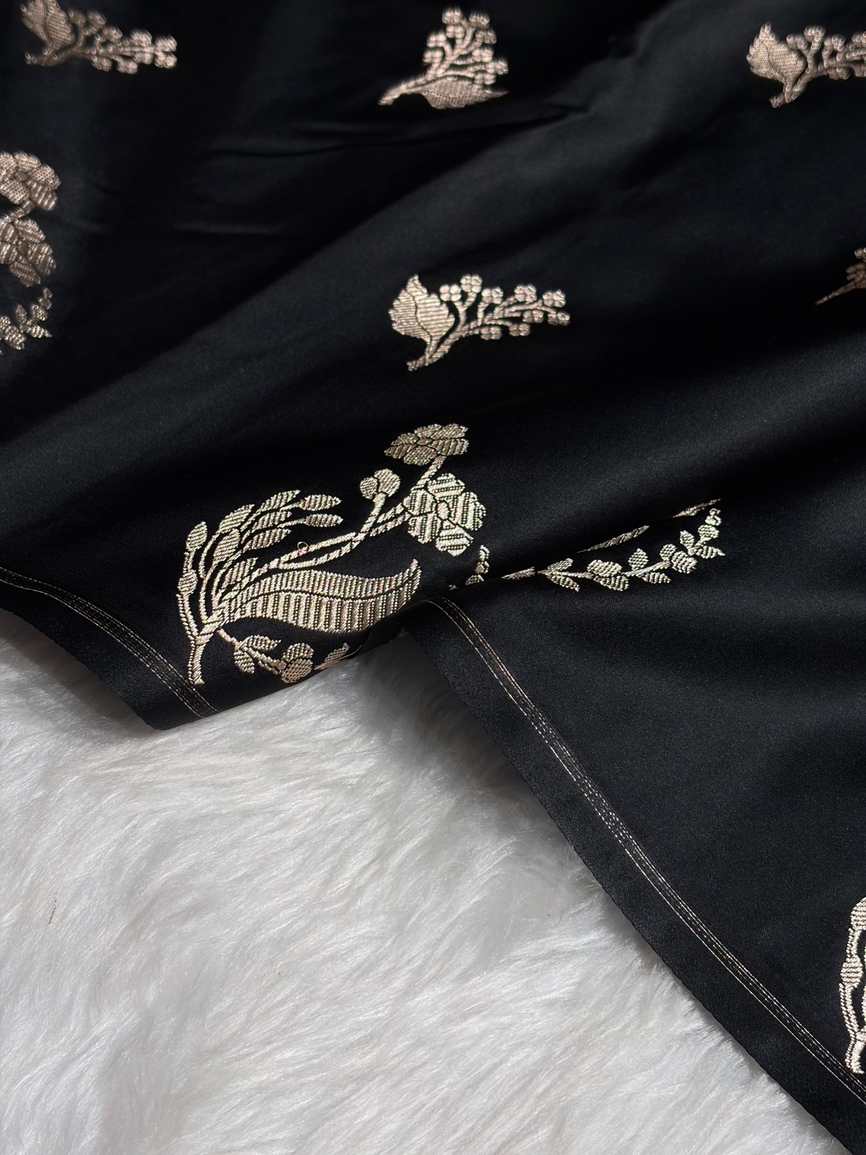 Black Boota With Floral Border Mashru Silk Saree MSM-91