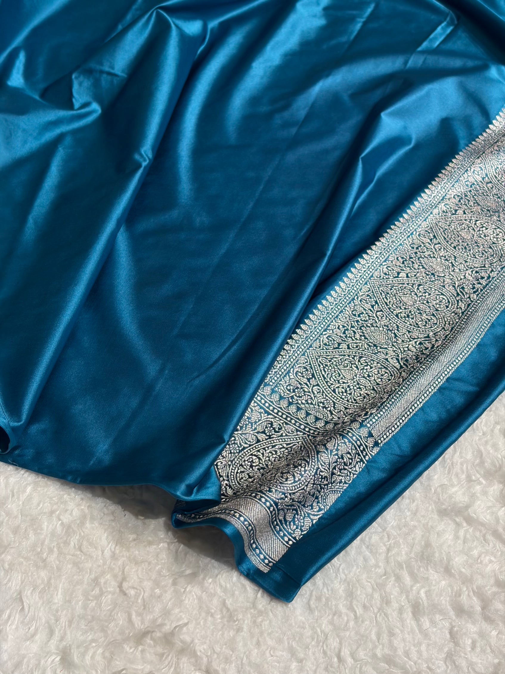 Banarasi Floral Booti Pattern in Dark Firozi Shades Floral Mashru Silk Saree MCS102