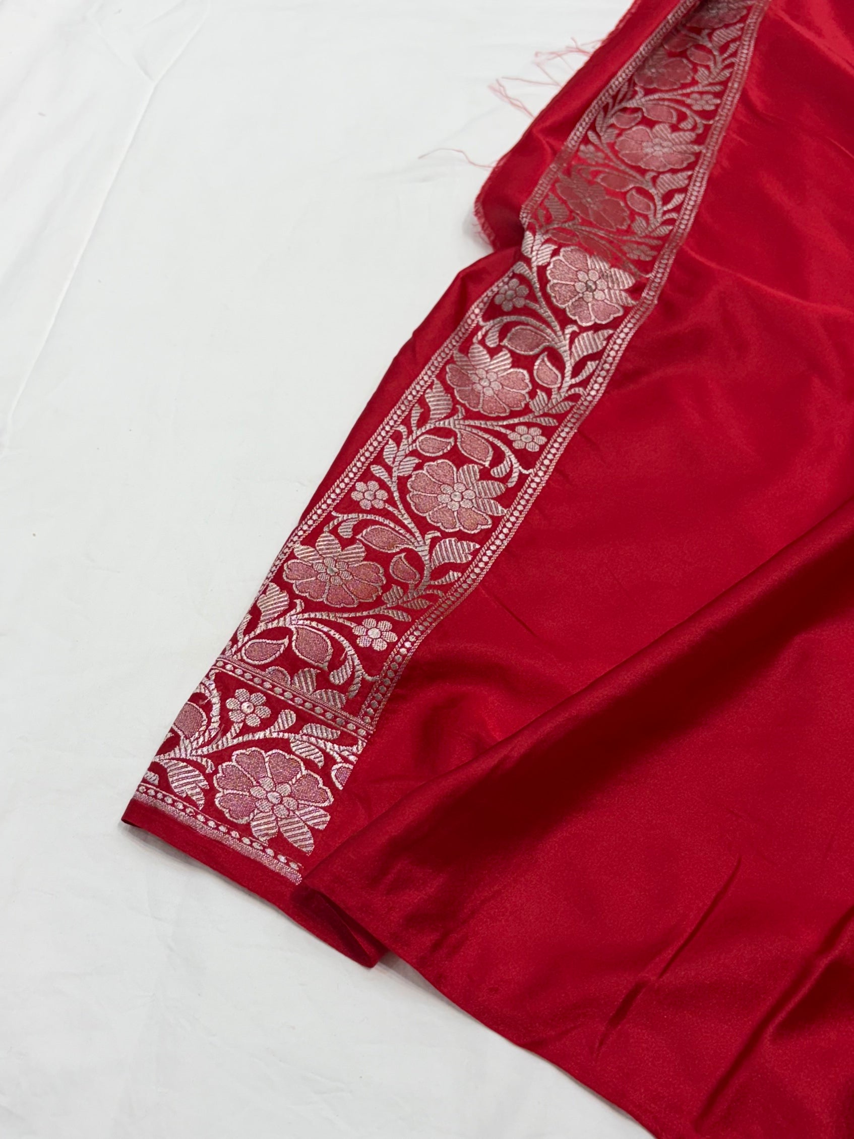 Red Shade With Booti Pattern Mashru Silk Saree