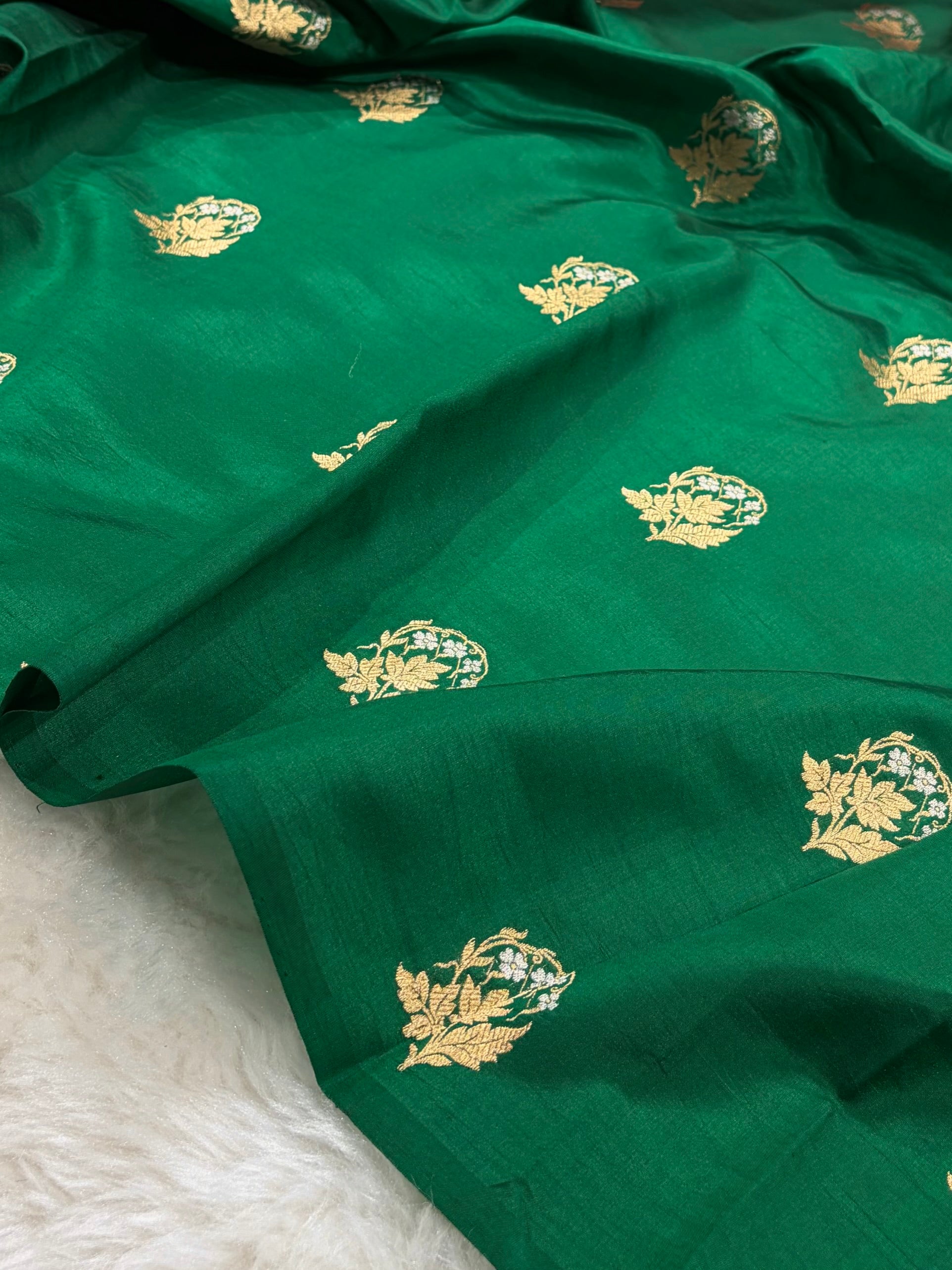 Banarasi Bottle Green Shades Minakari Boota Handwoven Pure Paper Silk Saree RM-92