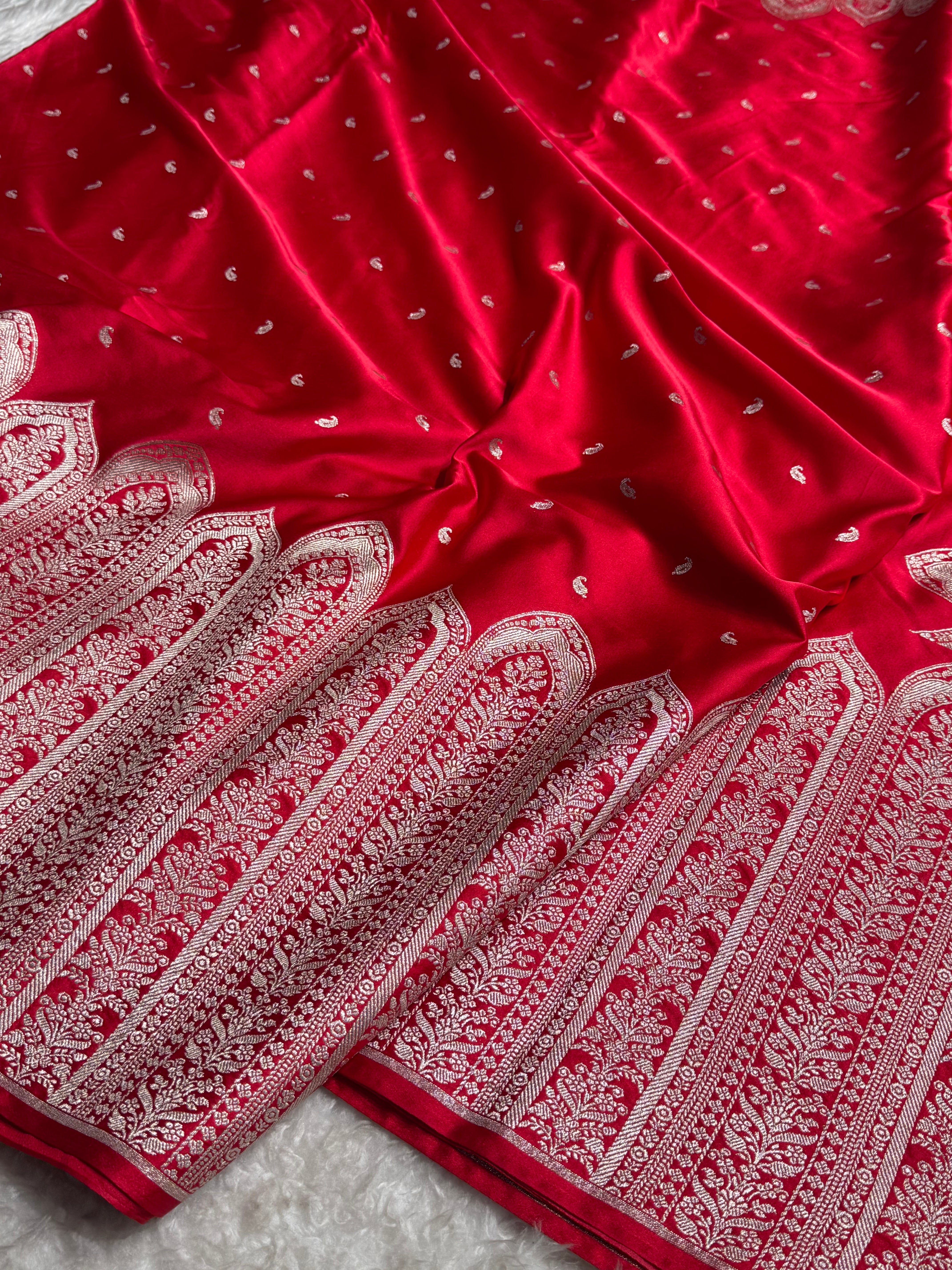 Skirt Border Red Mashru Silk Saree