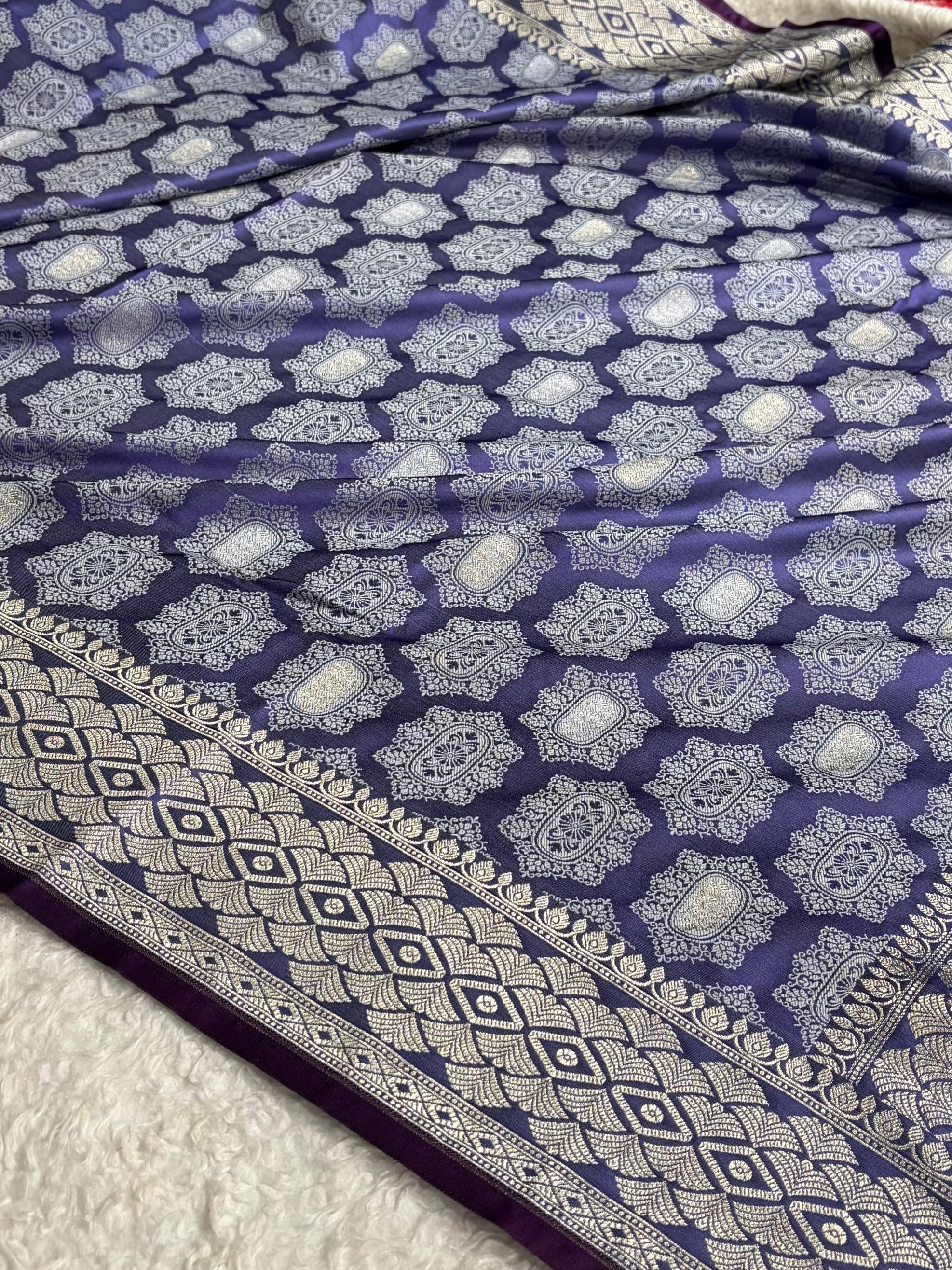 Banarasi Dark Lavender Shades Tanchoi Motif Mashru Silk Saree