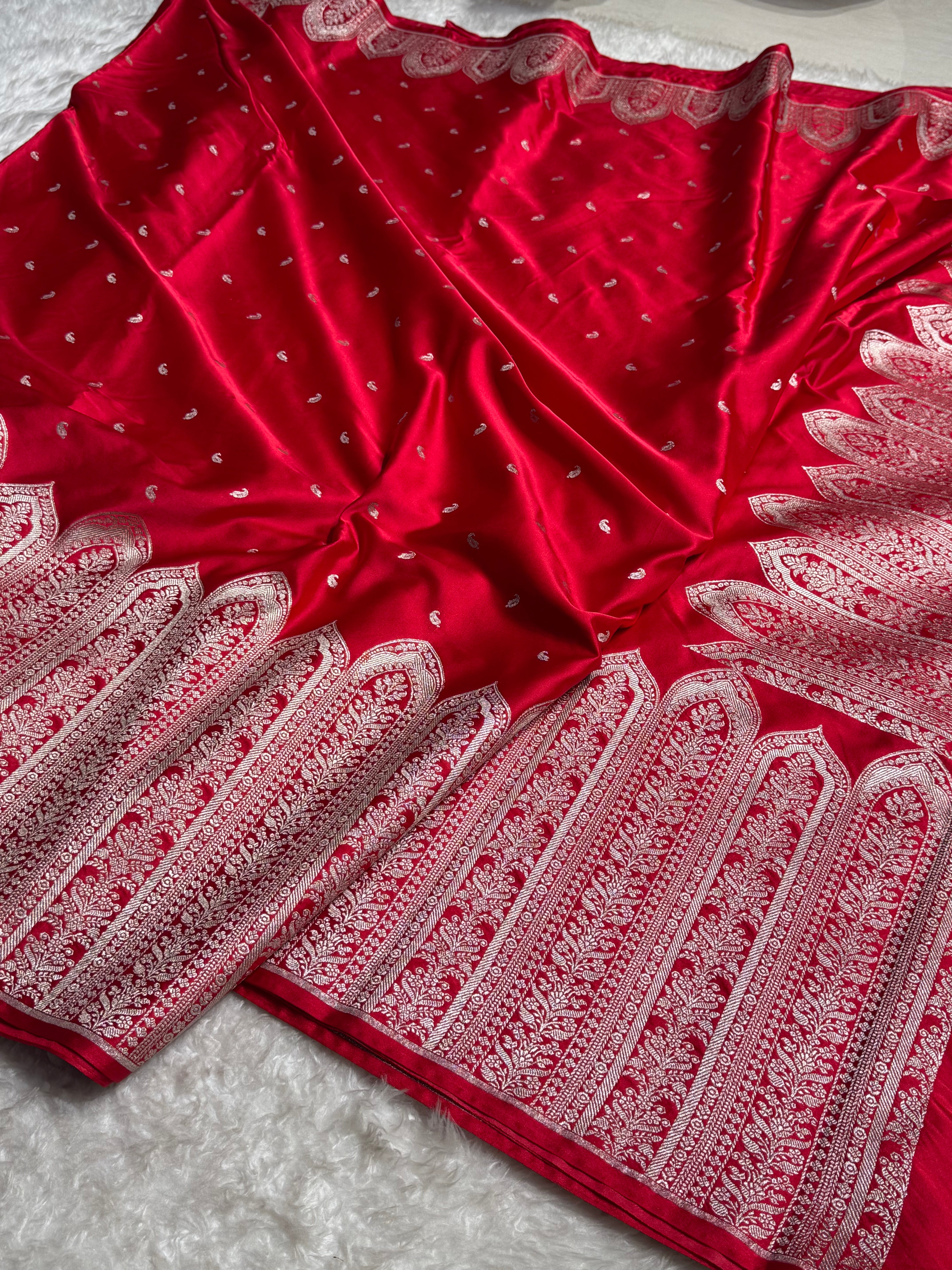Skirt Border Red Mashru Silk Saree