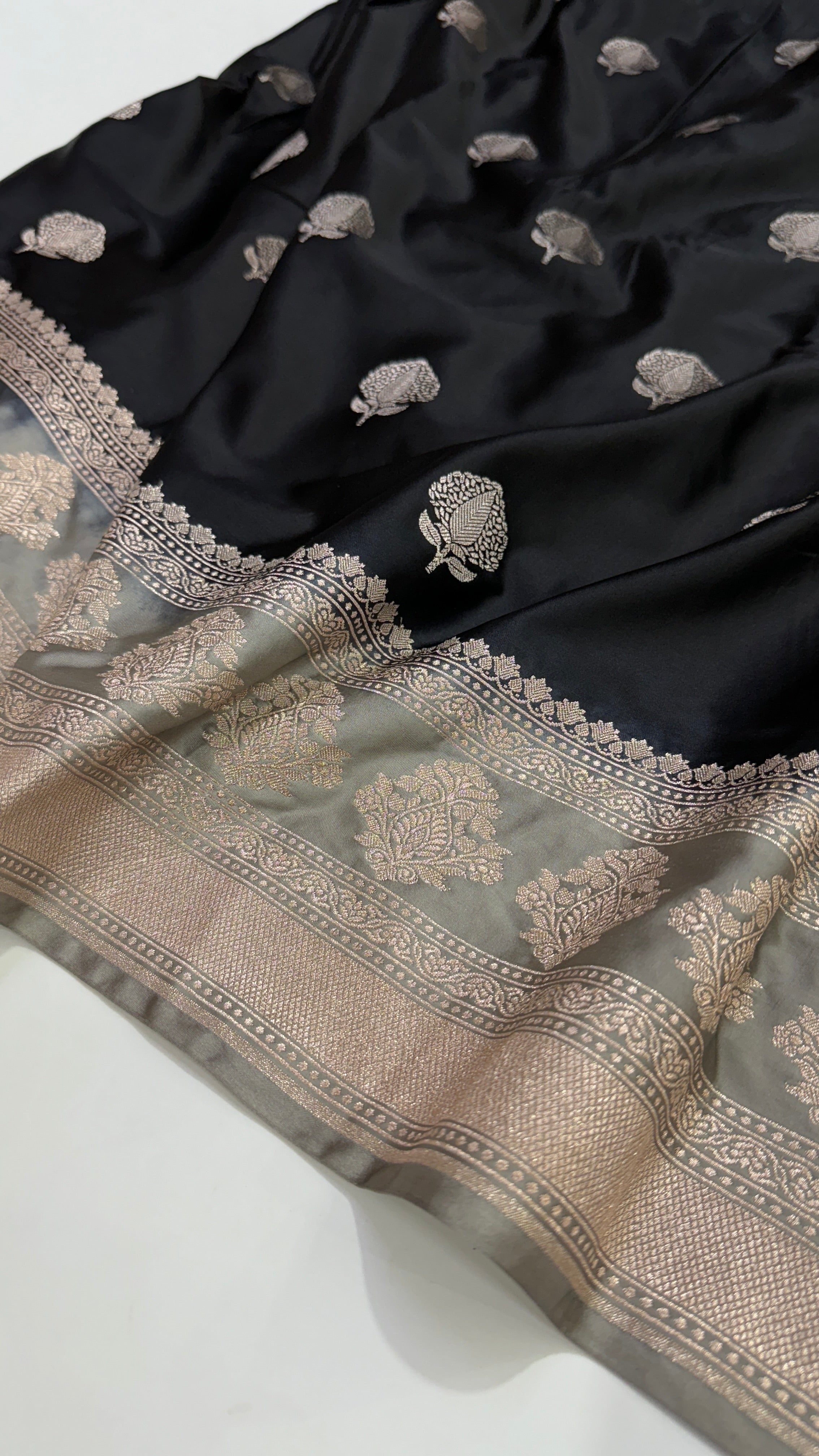 Contrast black -gray Combination Border Mashru Silk Saree With Big Border