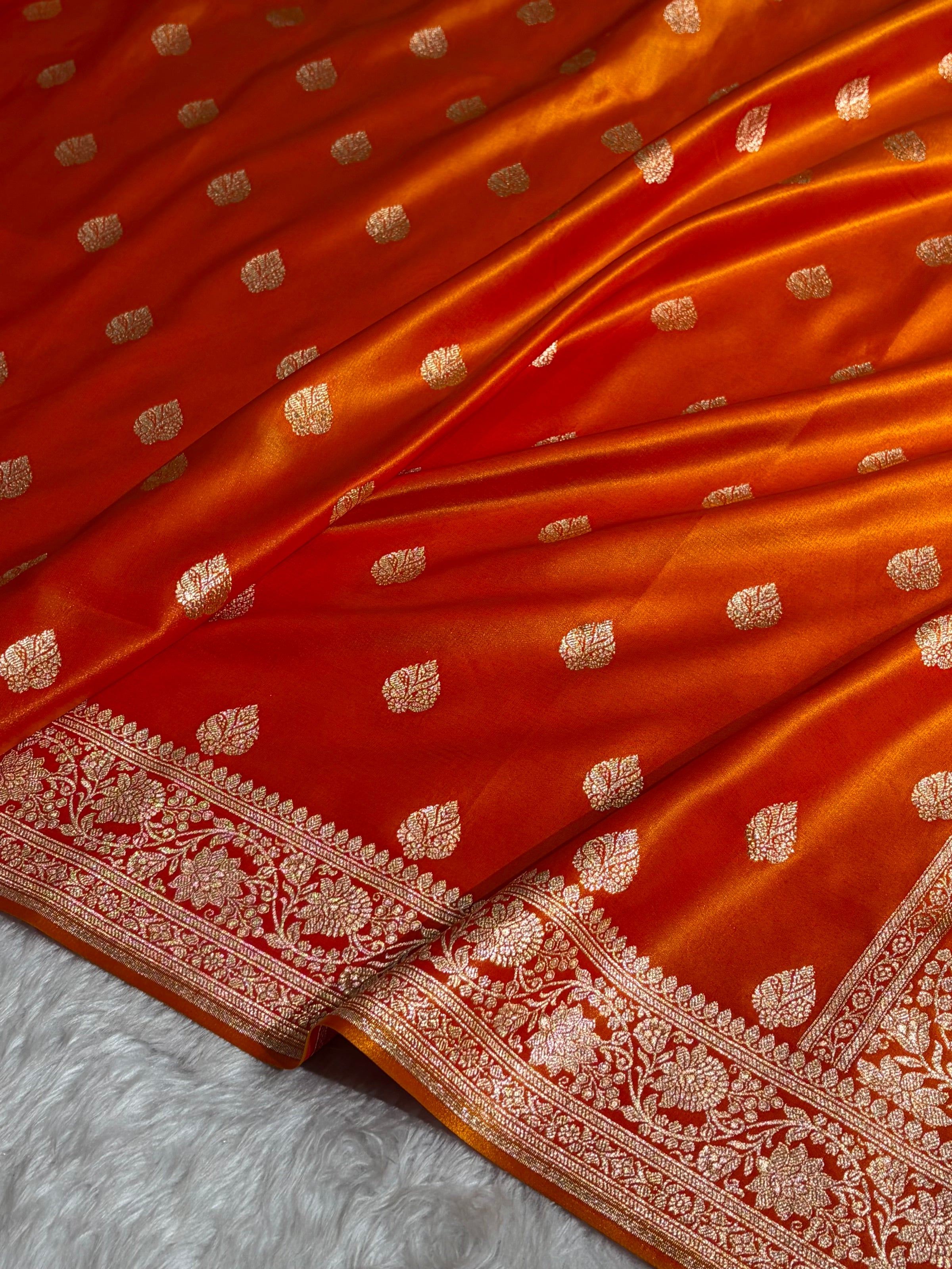 Fire Gold Shades Booti Pattern Banarasi Satin Silk Saree SS58