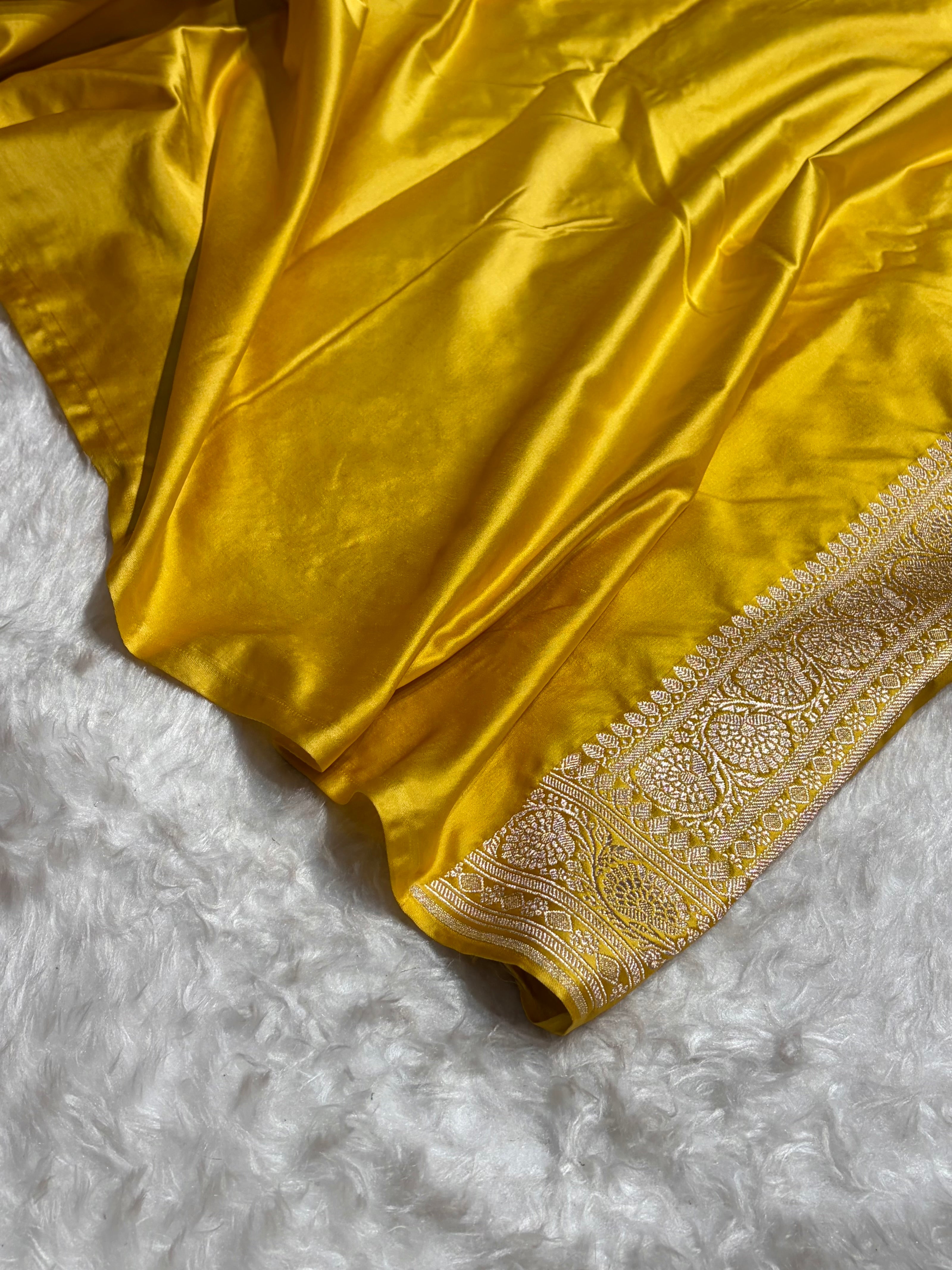 Mustard Shades With Contrast Border Booti Mashru Silk Saree MS79