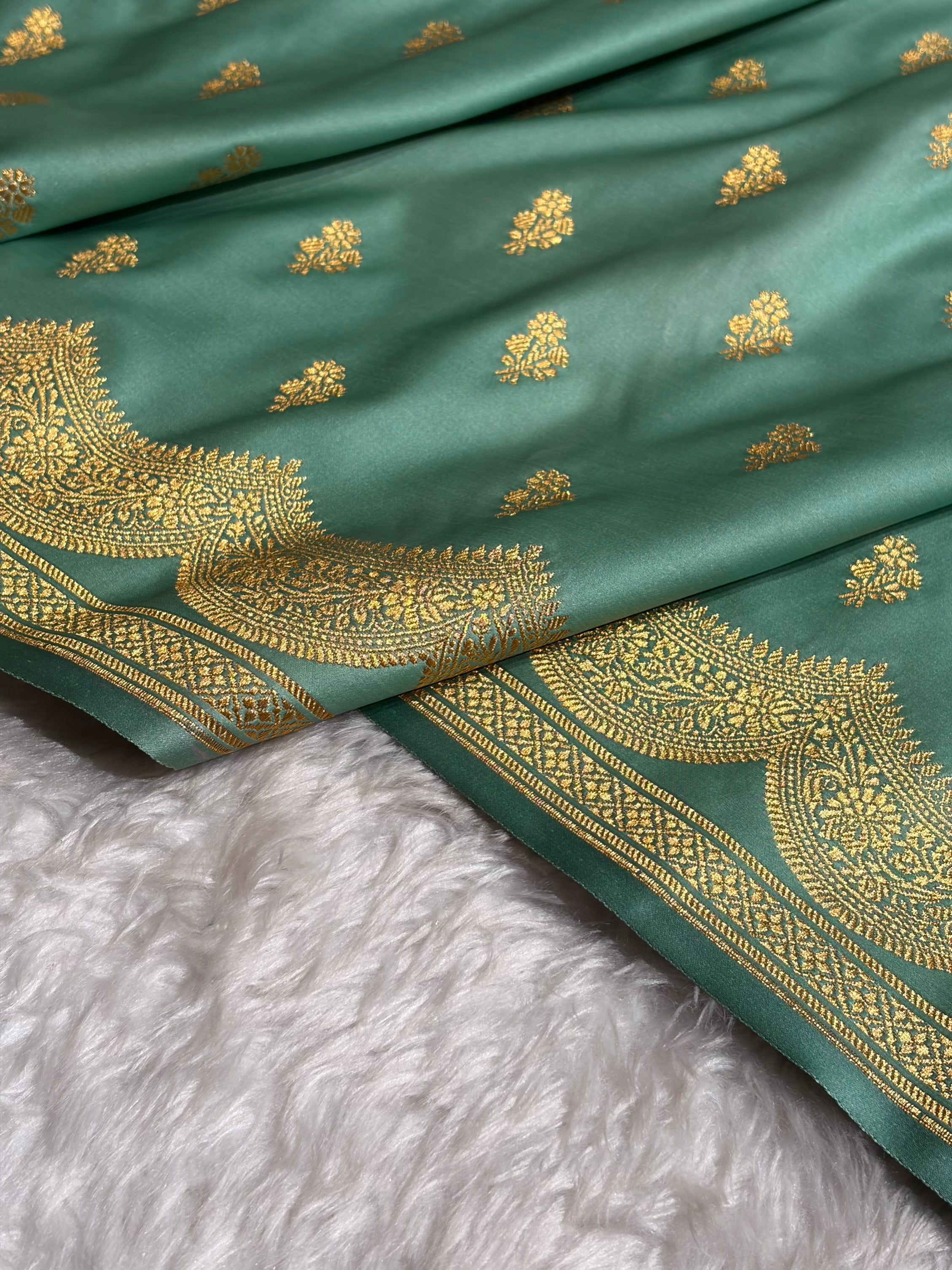 Banarasi Sea Green Shade With Scallop Pattern Mashru Silk Saree