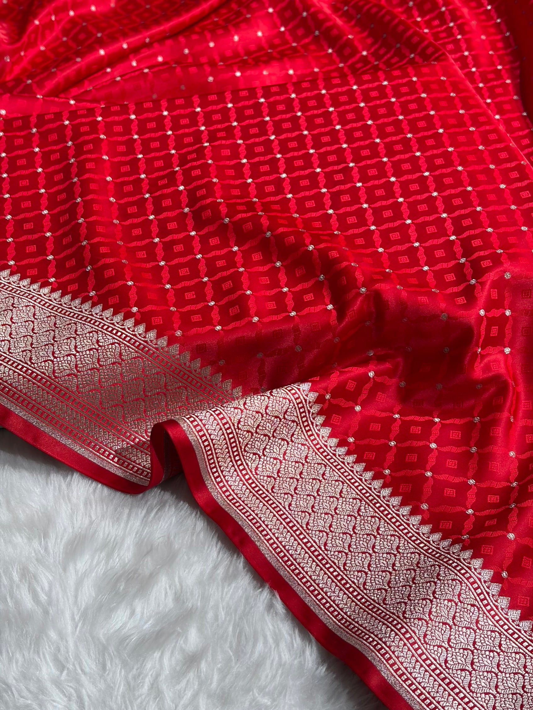Red Shades Tanchoi Motif Mashru Silk Saree MST-14