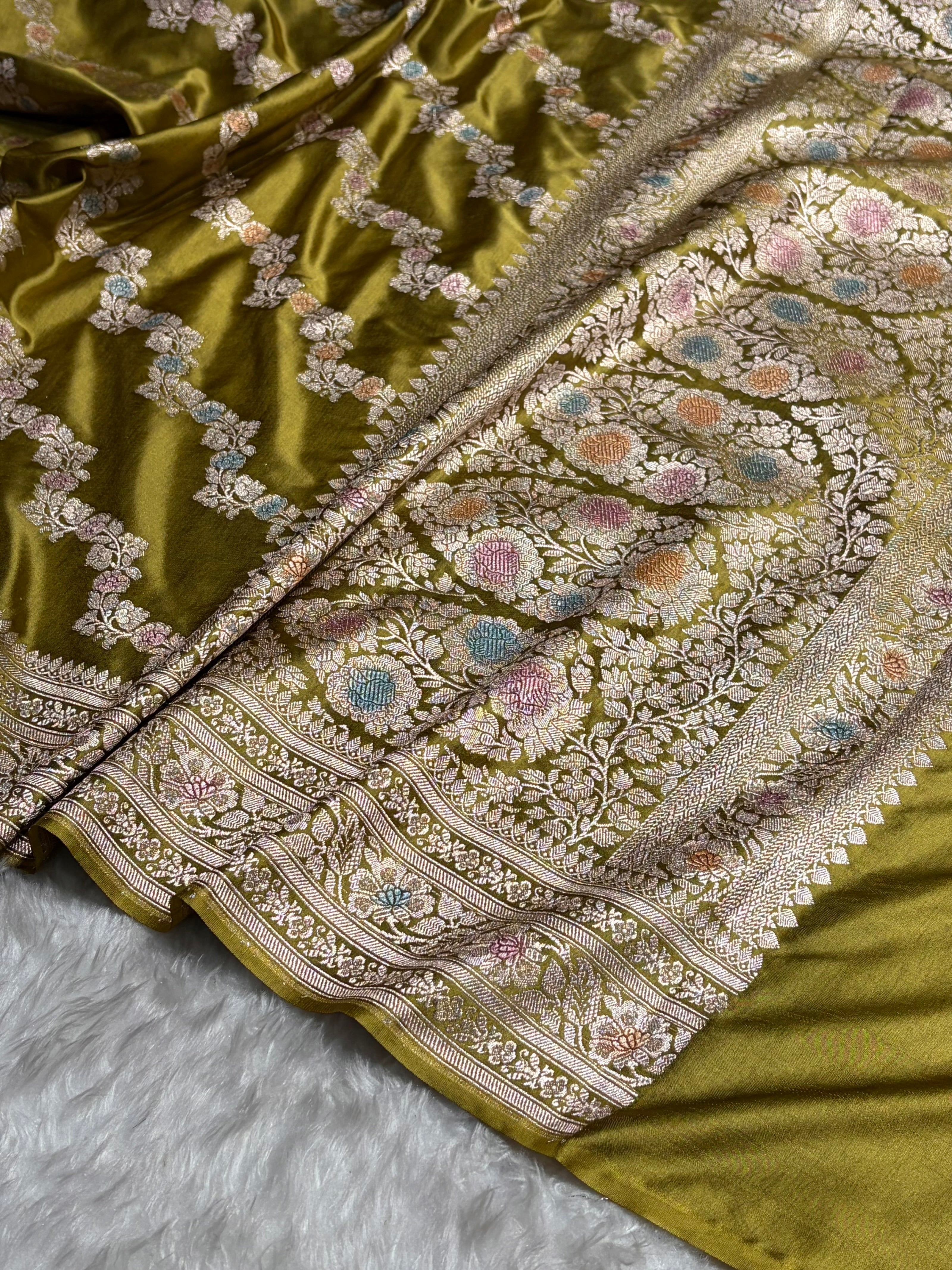 Dusty Mehendi Shades Banarasi Minakari Mashru Silk Saree With Cross Pattern MS02