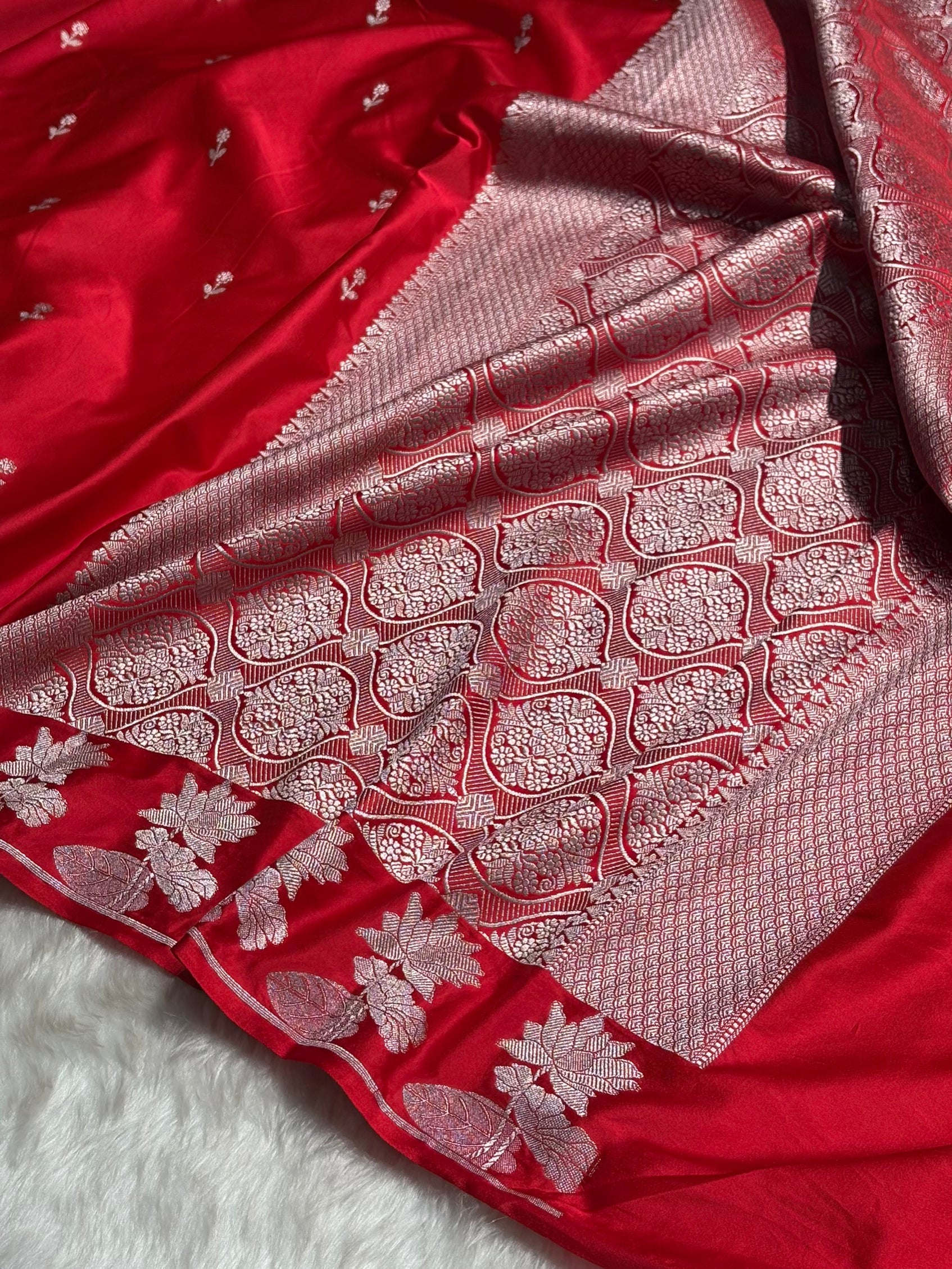 Red Floral Border Booti Mashru Silk Saree MS54