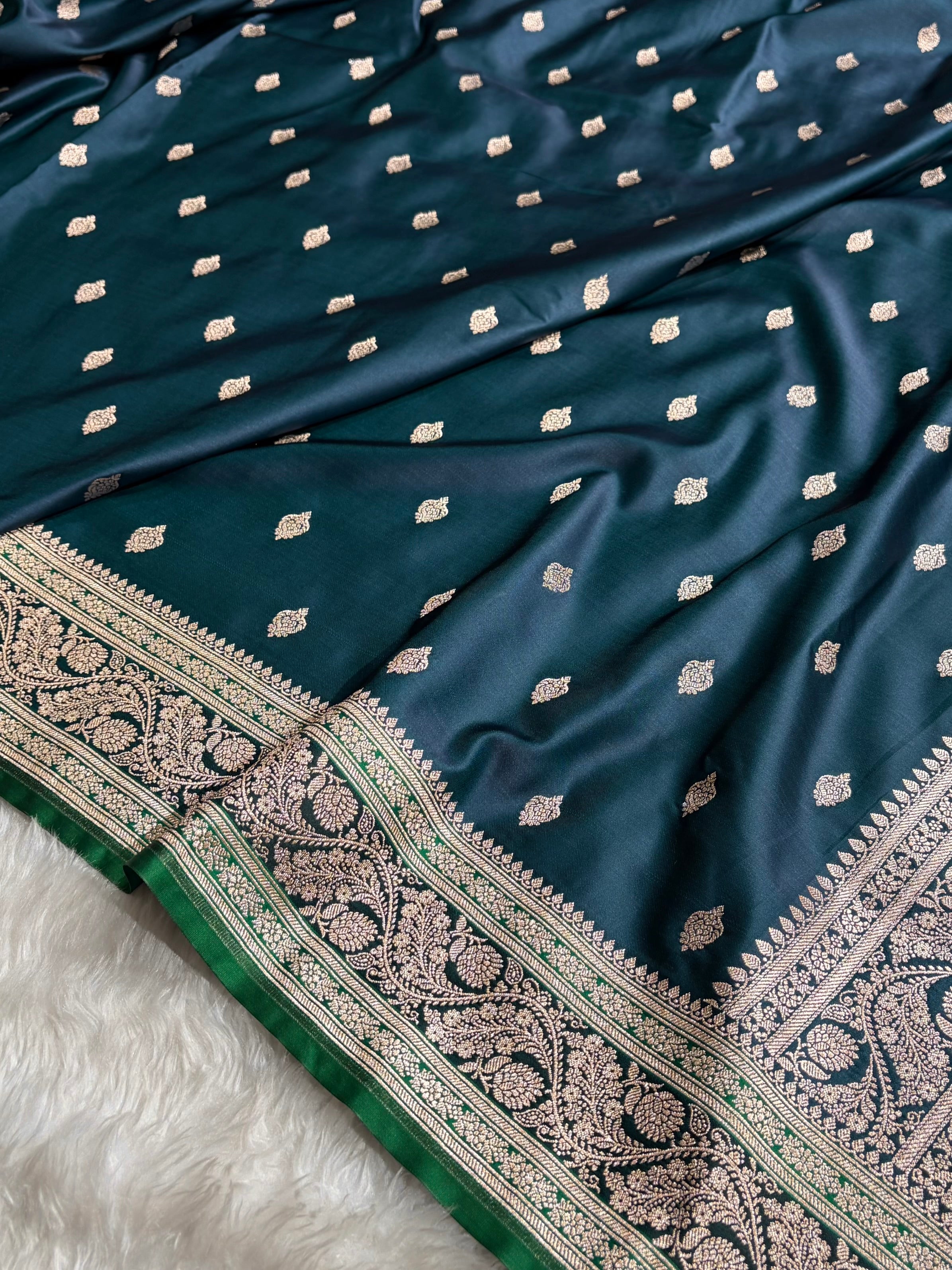 Banarasi Peacock With Contrast Black Floral Border Mashru Silk Saree MSM-101
