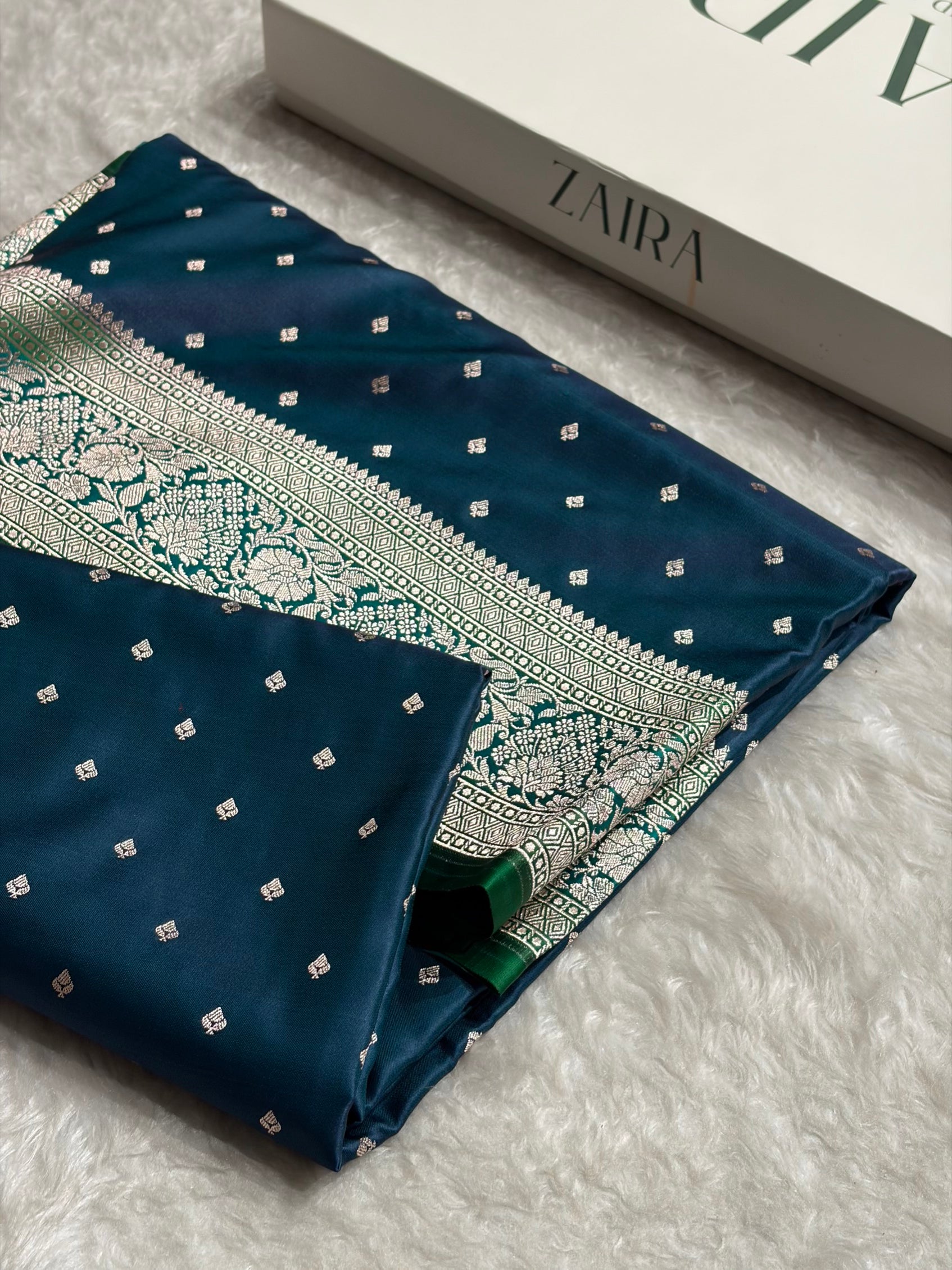 Contrast Peacock / Rama Shade With Booti Pattern Mashru Silk Saree