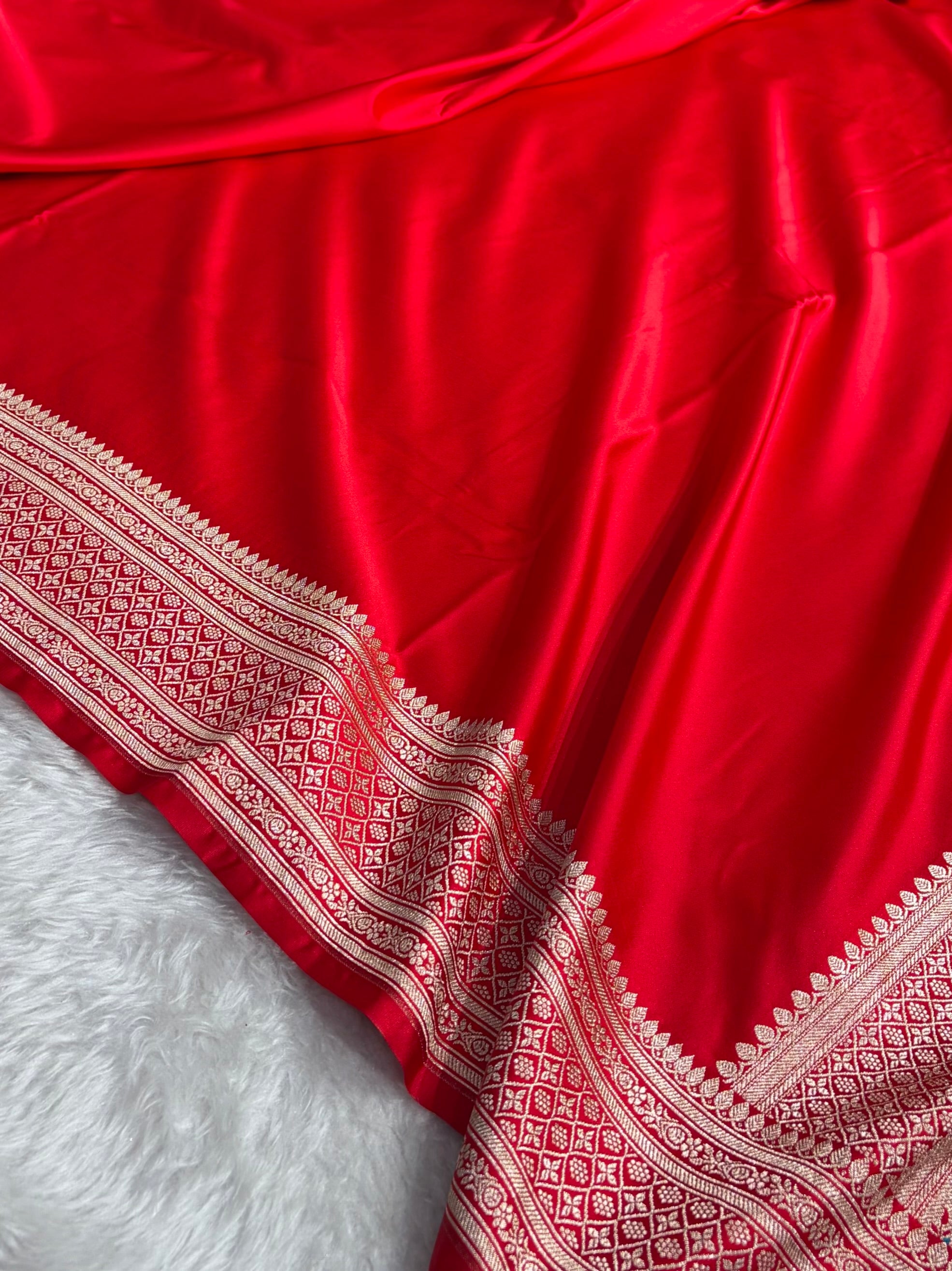 Banarasi Plain Red Shades With Minakari Pallu Mashru Silk Saree MS82