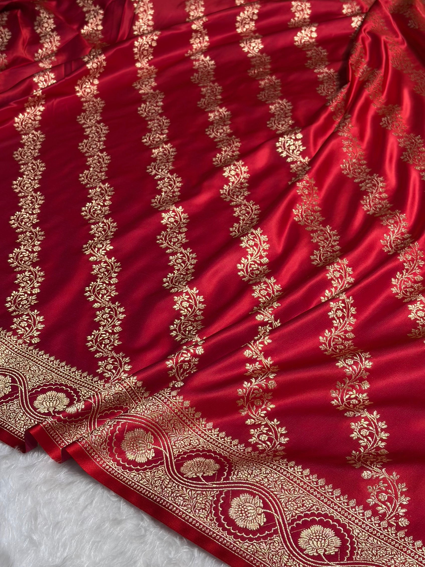 Magentic Red Floral Cross Pattern Satin Katan Silk Saree SK74