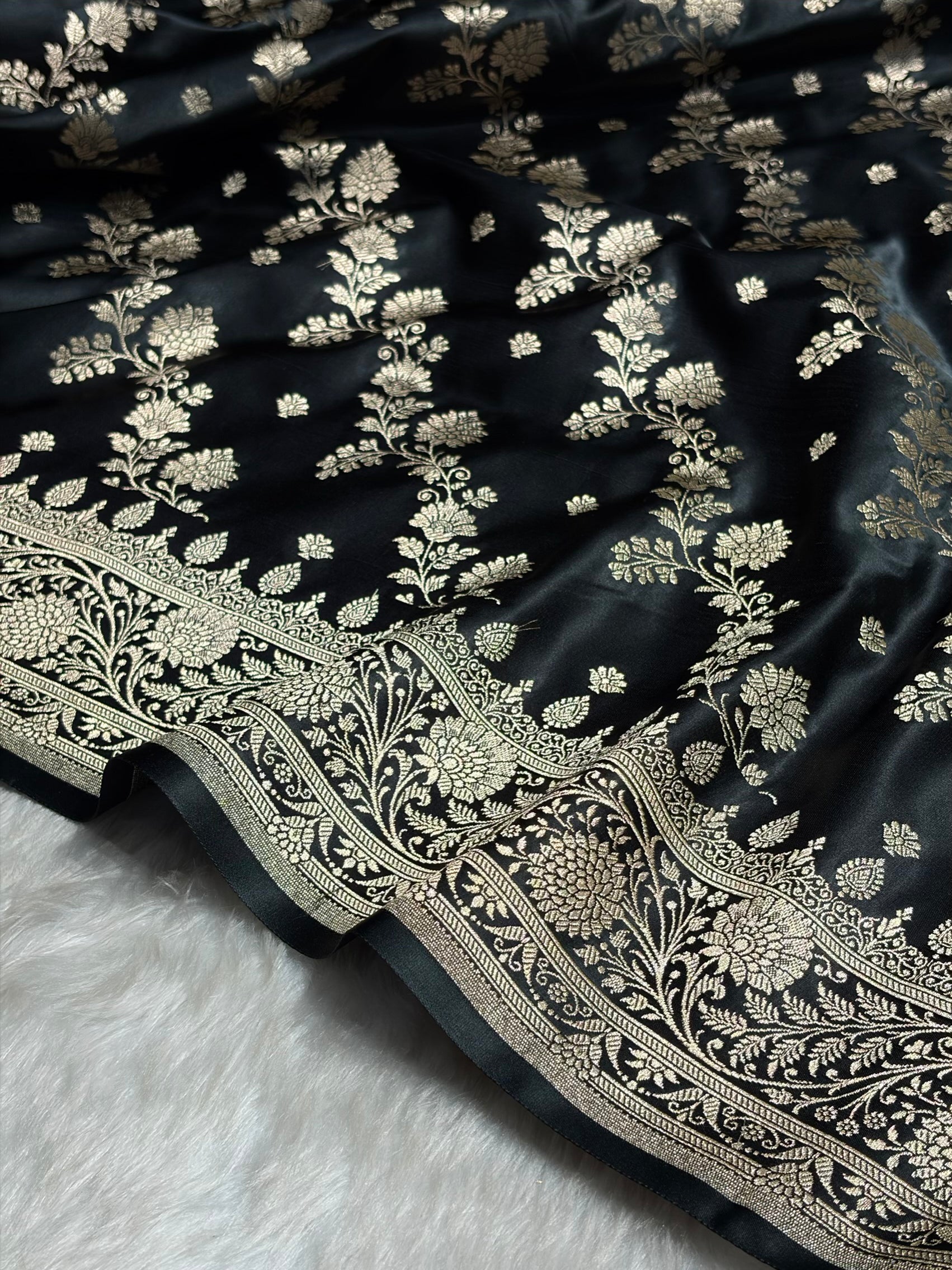 Black Booti Banarasi Katan Silk Saree SK24