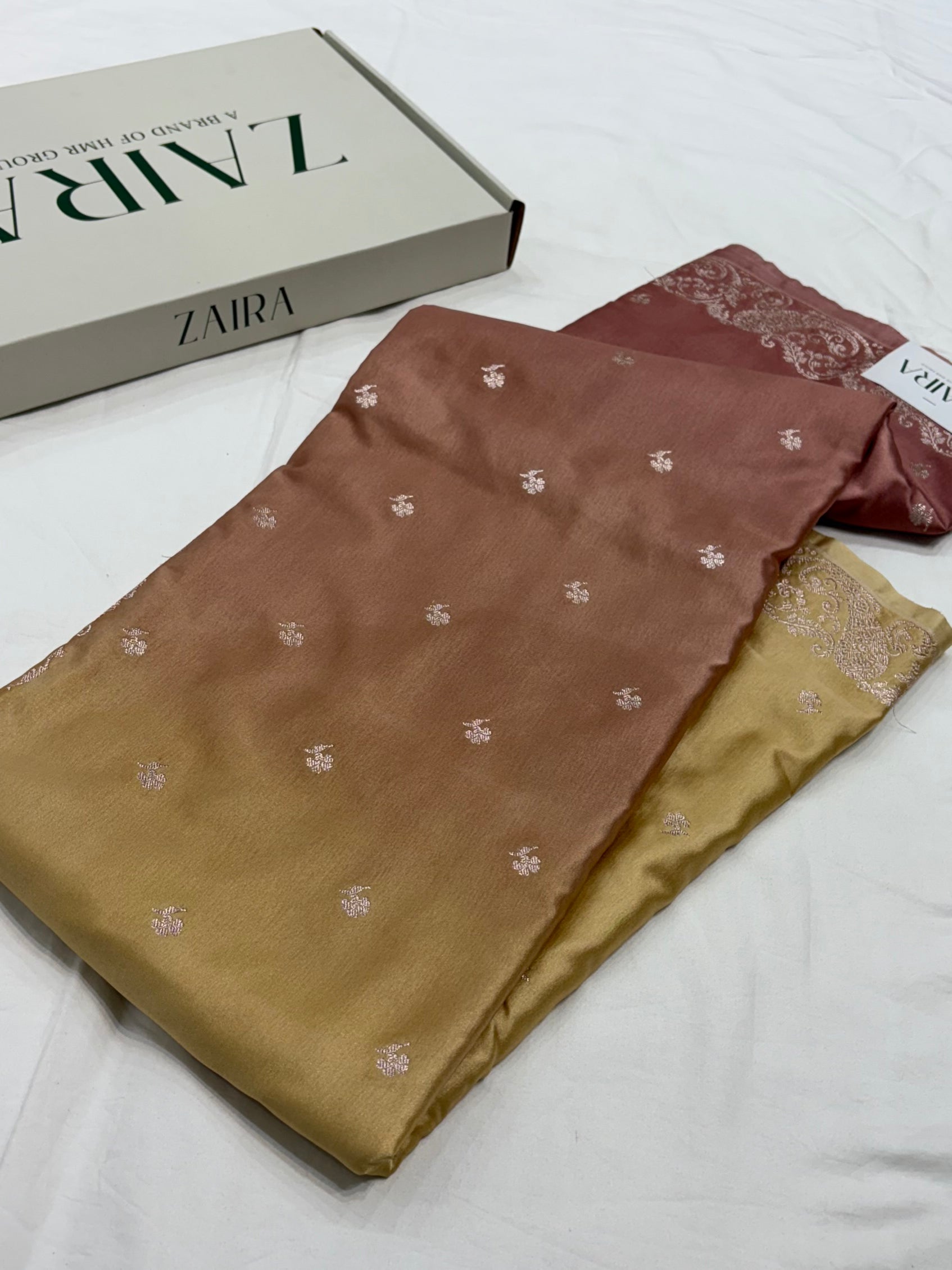 Contrast Ombre Shade With Booti Pattern Mashru Silk Saree