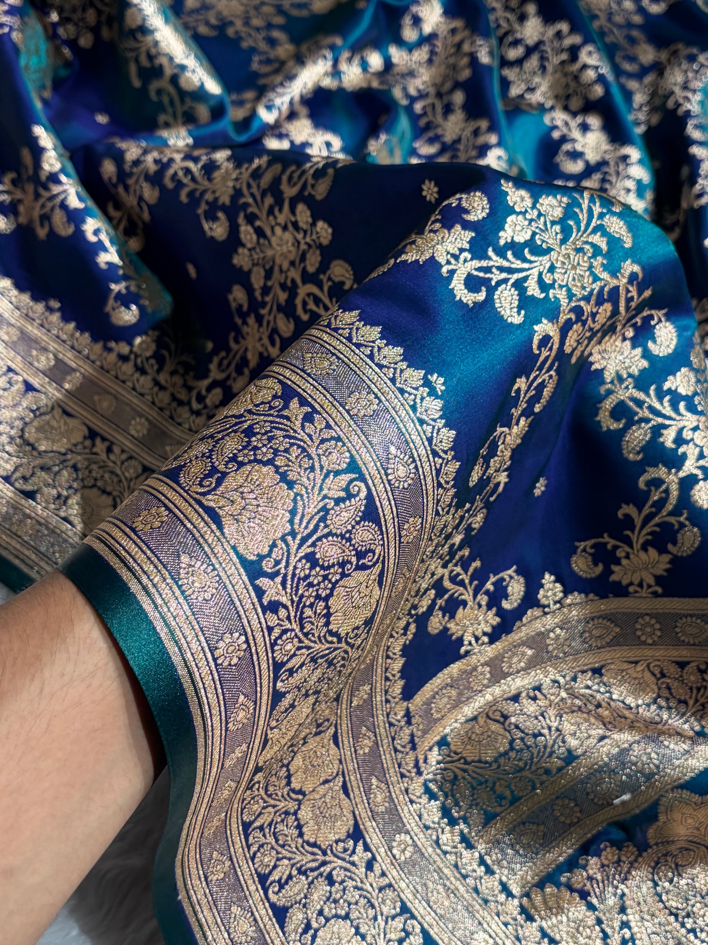 Peacock Shades Jaal Pattern Banarasi Satin Silk Saree SS48