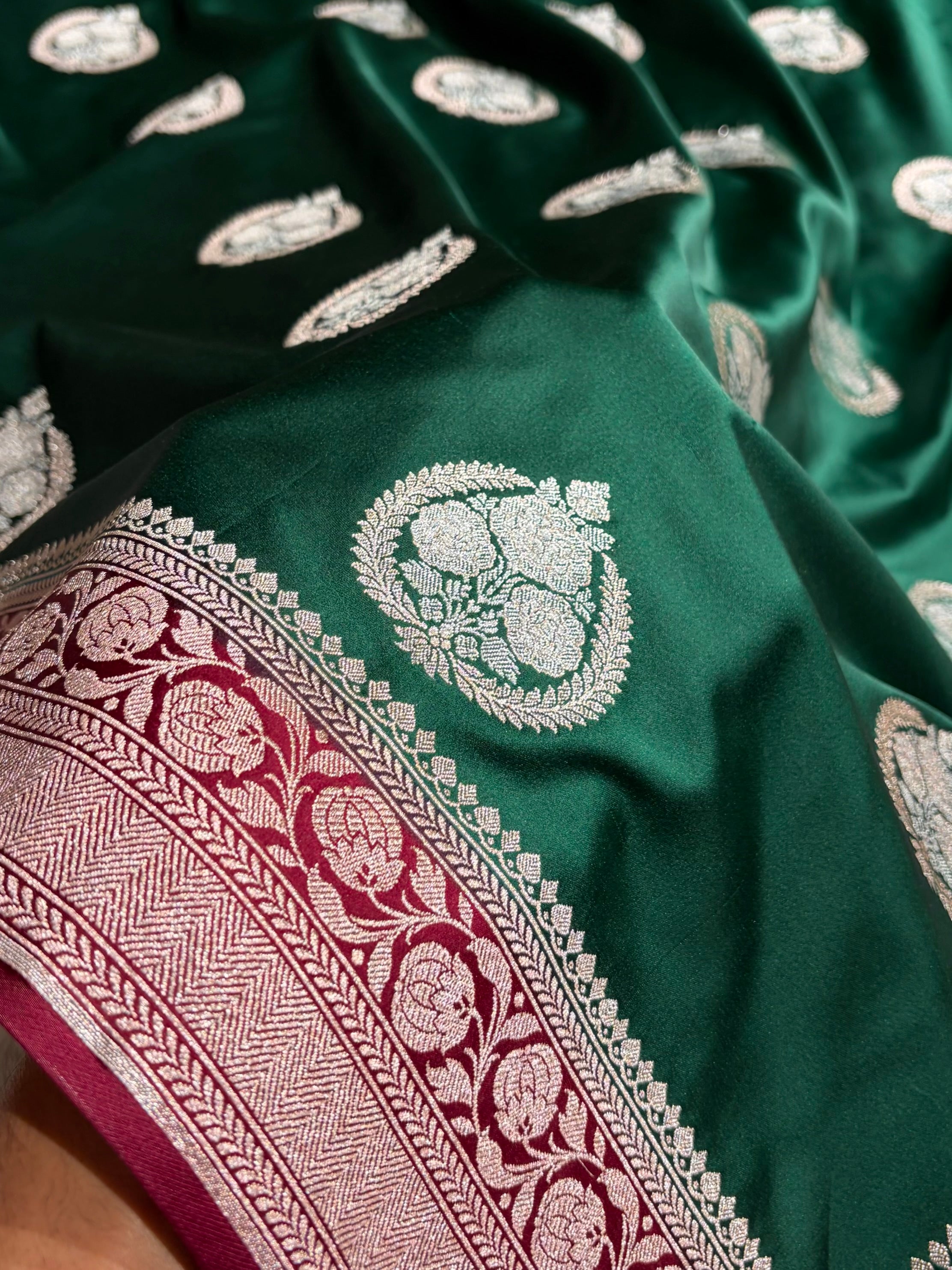 Banarasi Contrast Bottle Green With Garnet Minakari Boota Mashru Silk Saree MS35