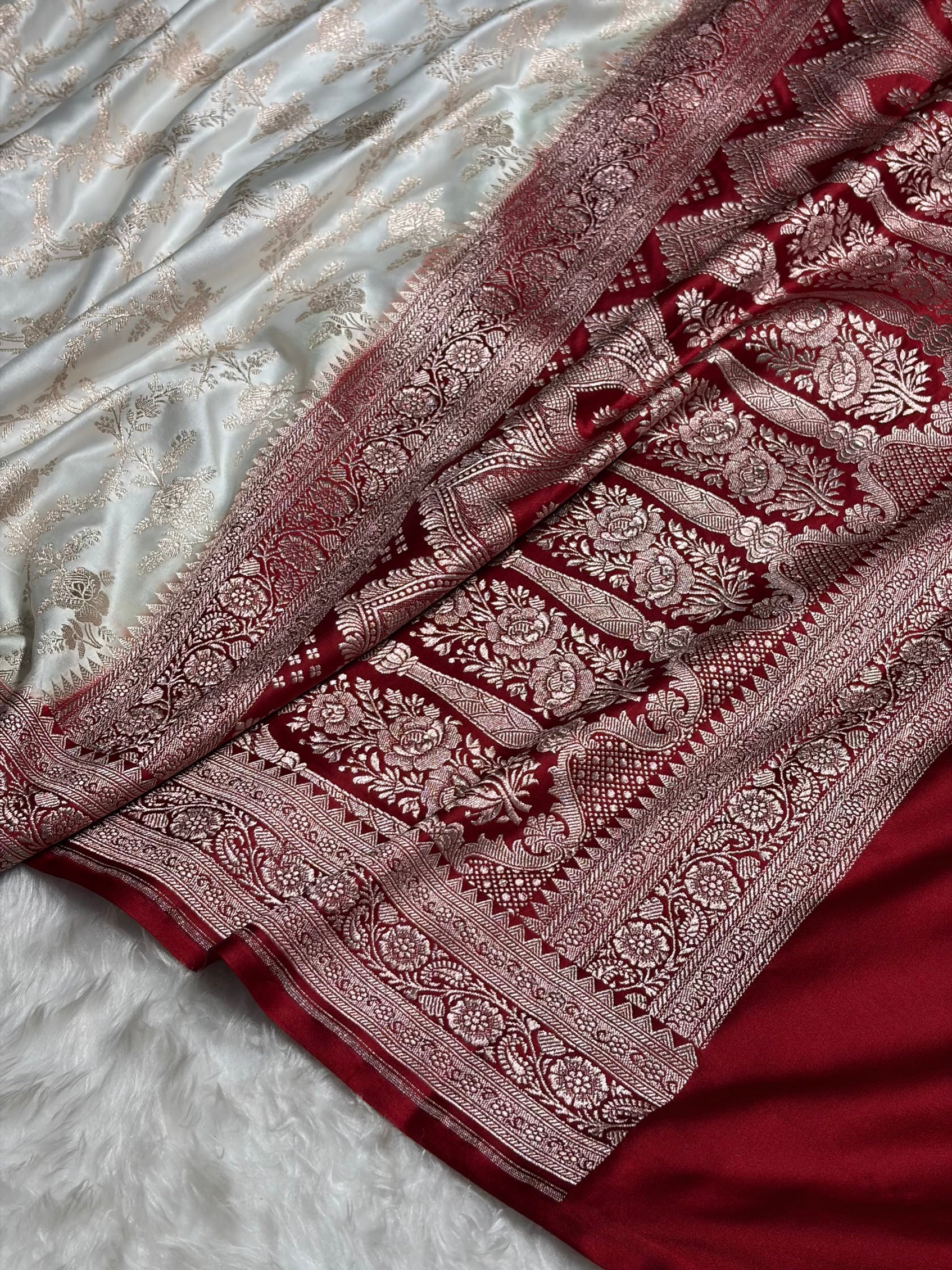 Contrast White with Maroon Floral Jaal Mashru Silk Saree MS28