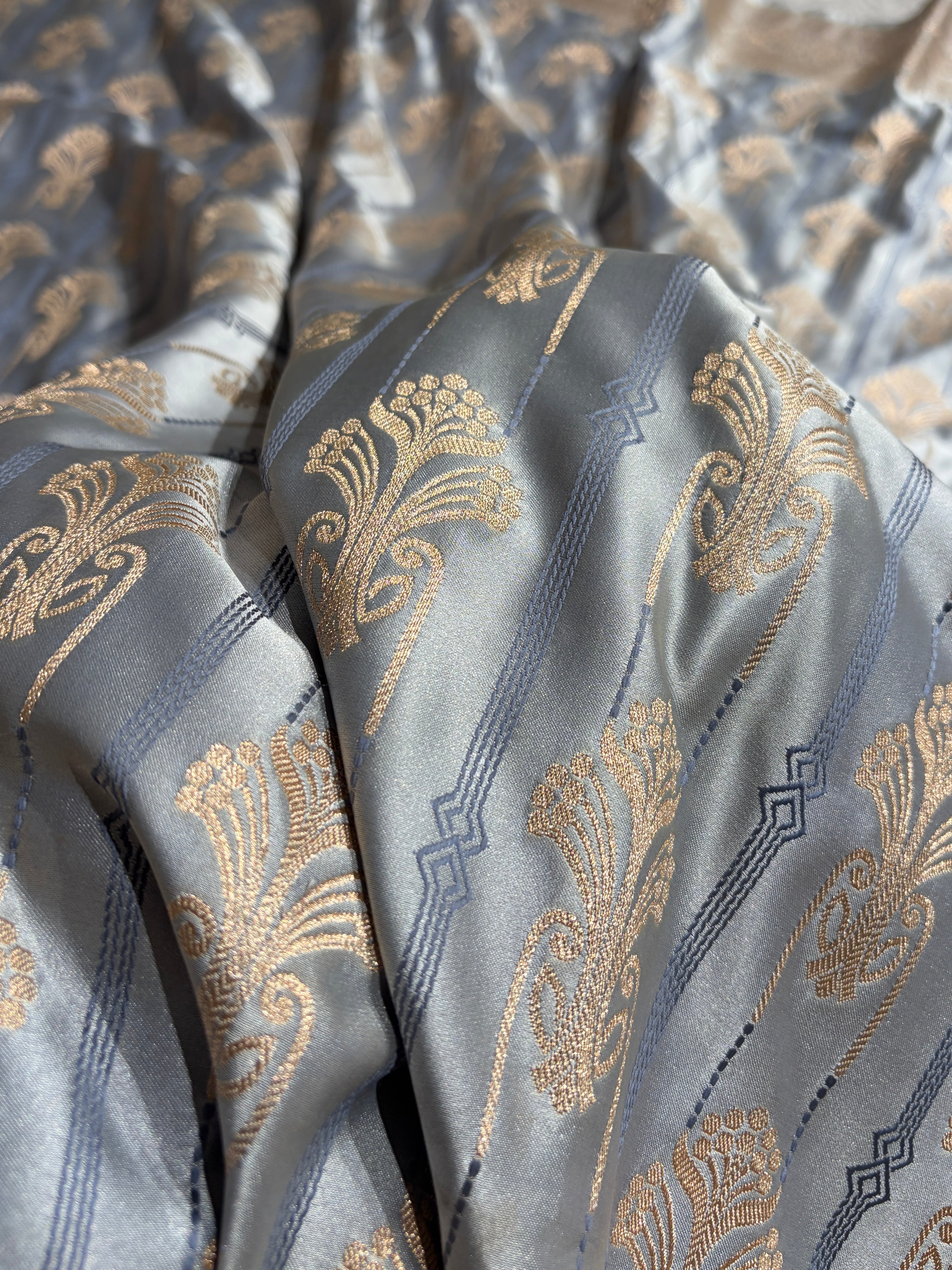 Banarasi Grey Shades Tanchoi Motif Mashru Silk Saree