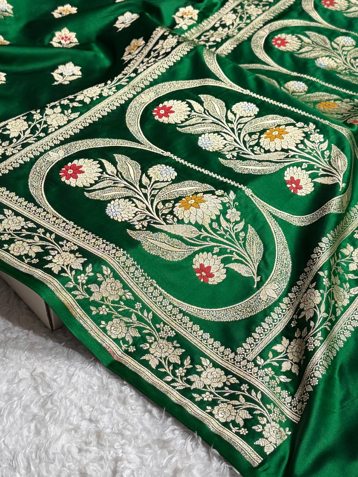 Premium Banarasi Satin Katan Saree With Minakari Boota in Bottle Green Shades SK112