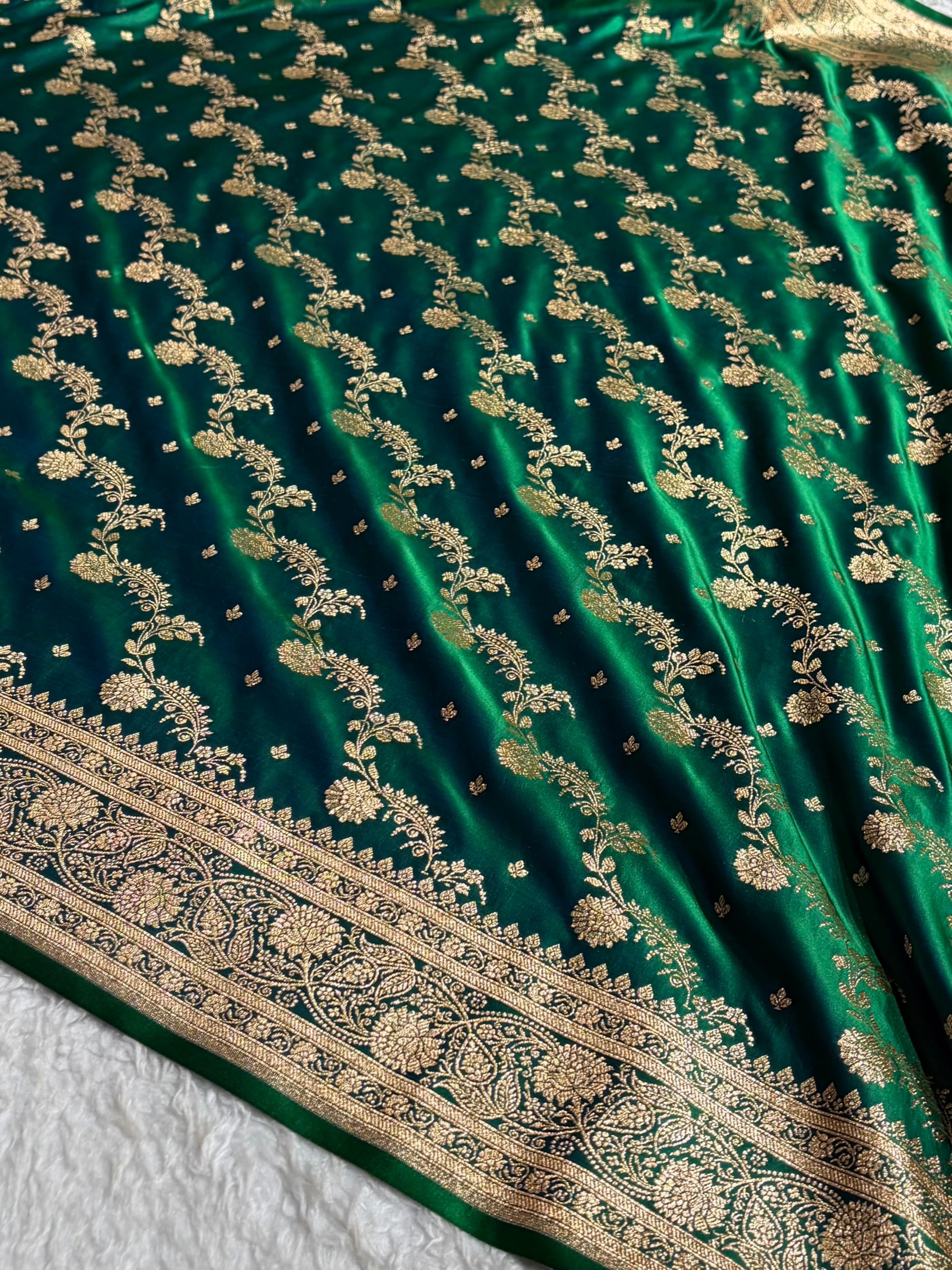 Banarasi Satin Katan Saree With Jaal Pattern in Cross Green Shades SK121