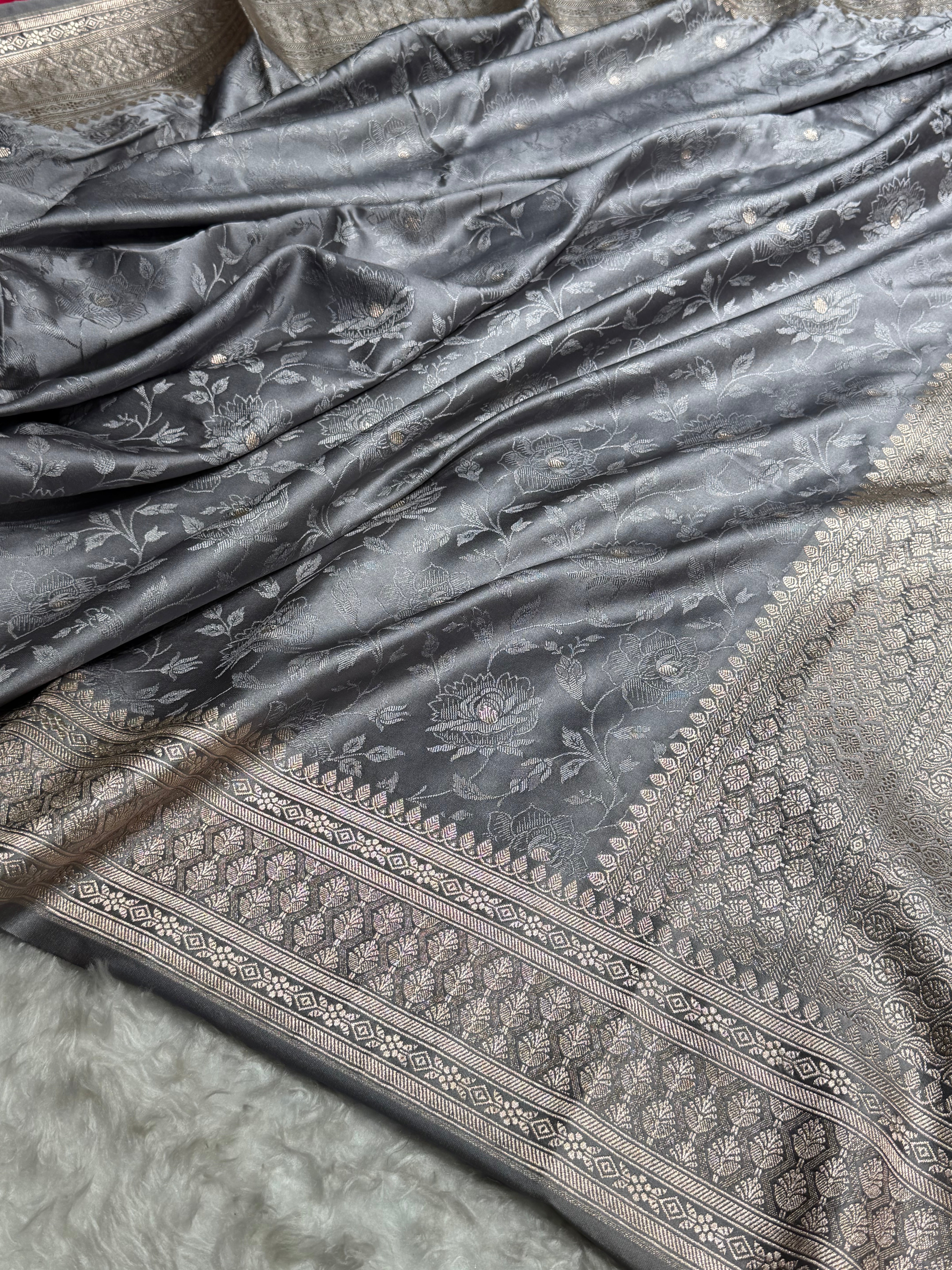 Gray Tanchoi Floral Booti Mashru Silk Saree MS59