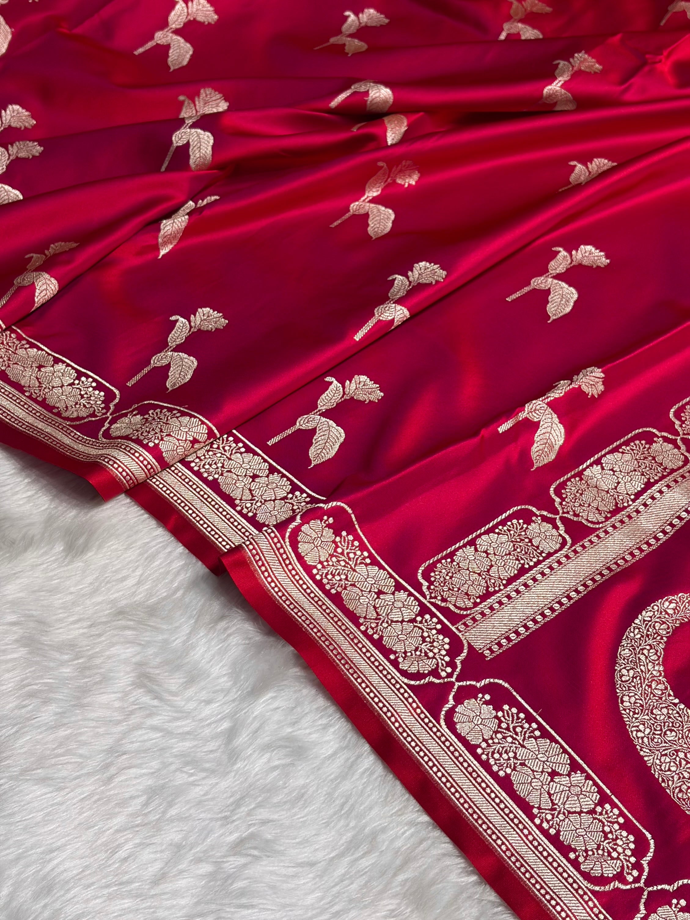 Magentic Red Boota With Floral Border Mashru Silk Saree MSM-93