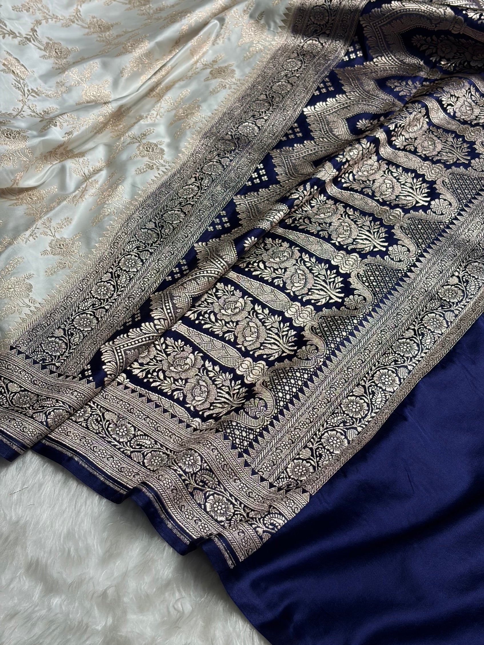 Contrast White with Navy Blue Floral Jaal Mashru Silk Saree MS28