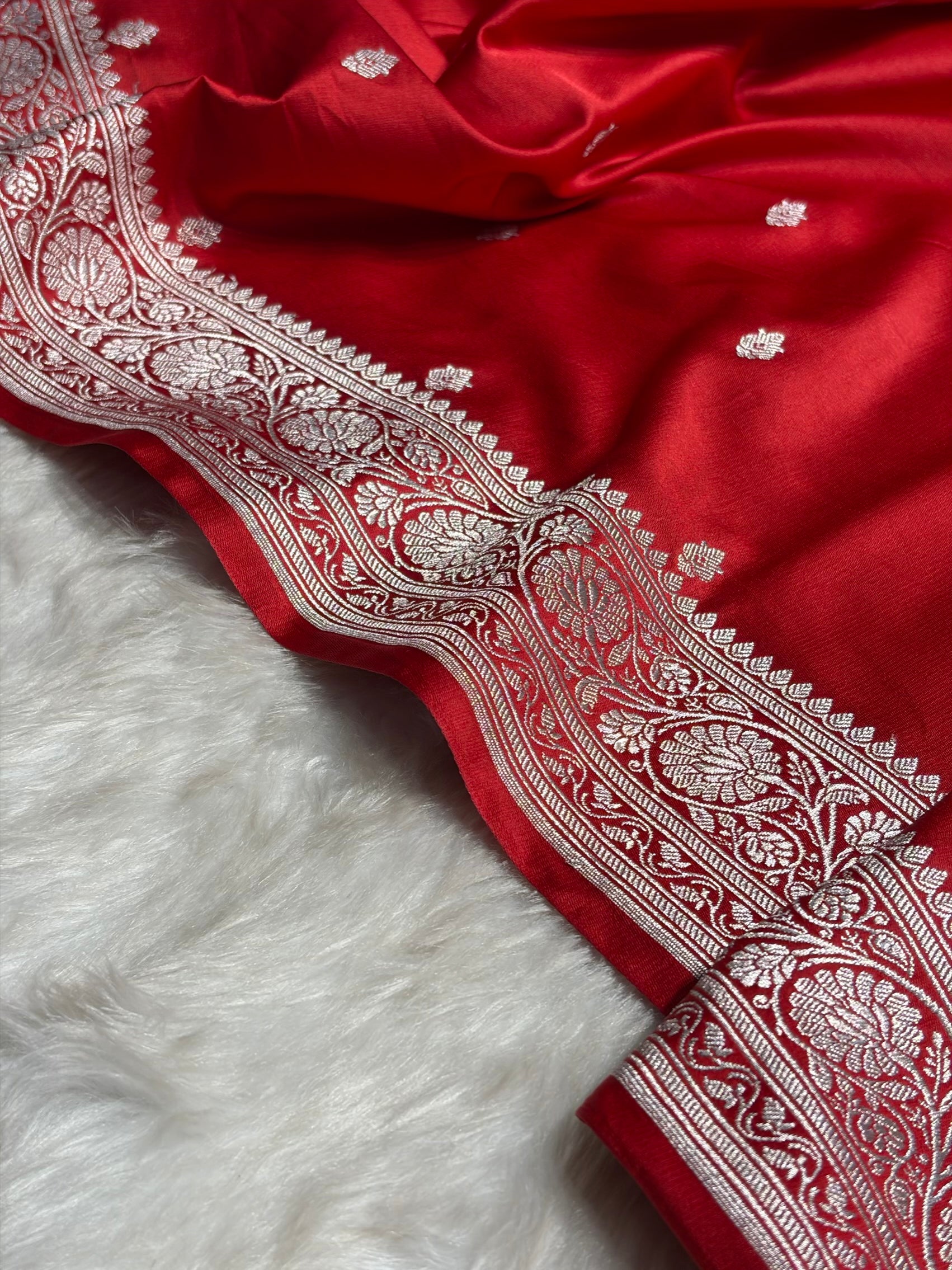 Red Shades Booti Mashru Silk Saree MS68