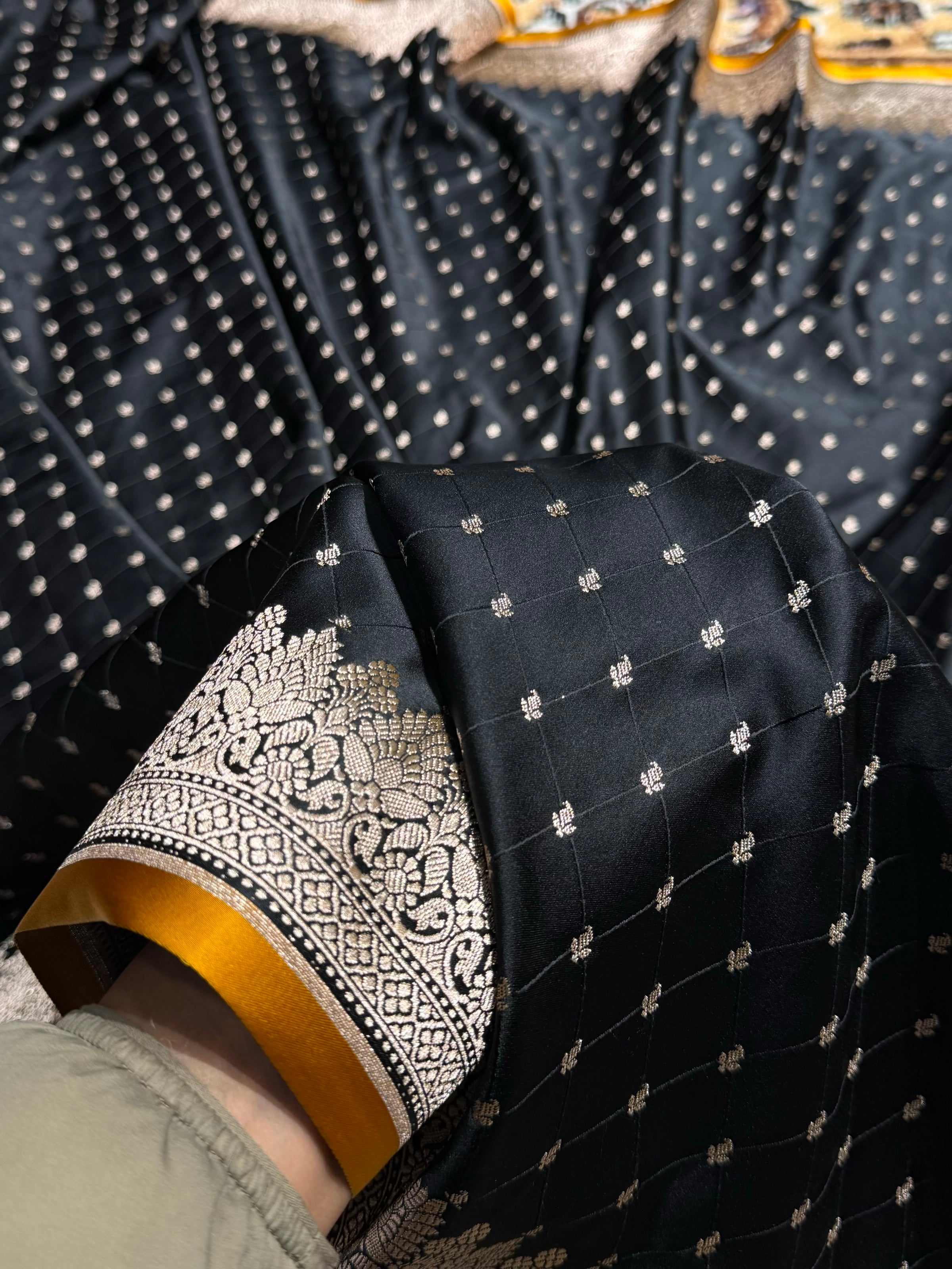 Banarasi Black Shades Tanchoi Motif Mashru Silk Saree MST-09