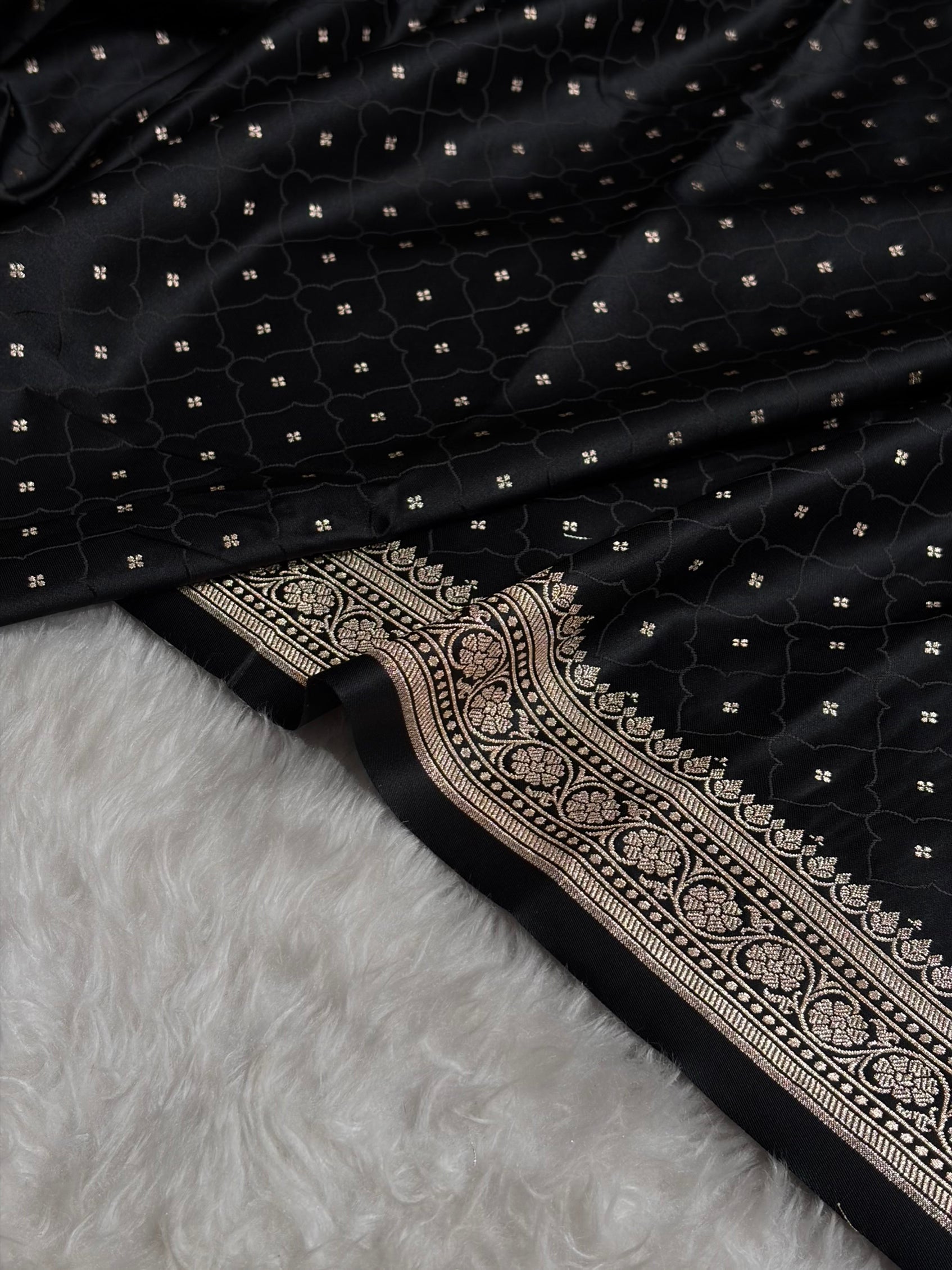 Black Shades Tanchoi Motif Mashru Silk Saree MST-13