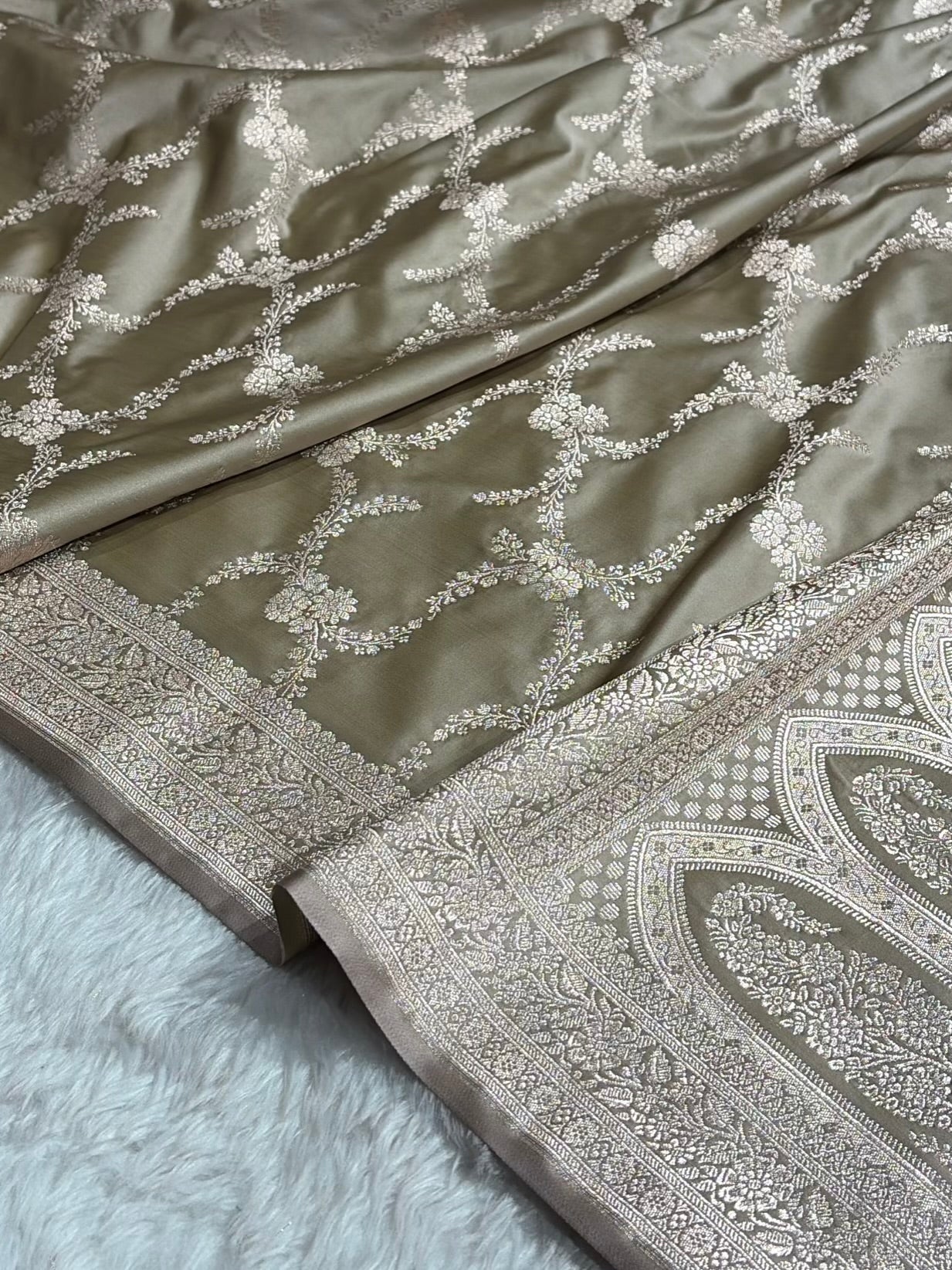 Light Olive Shades Banarasi With Floral Border Mashru Silk Saree MSM-127