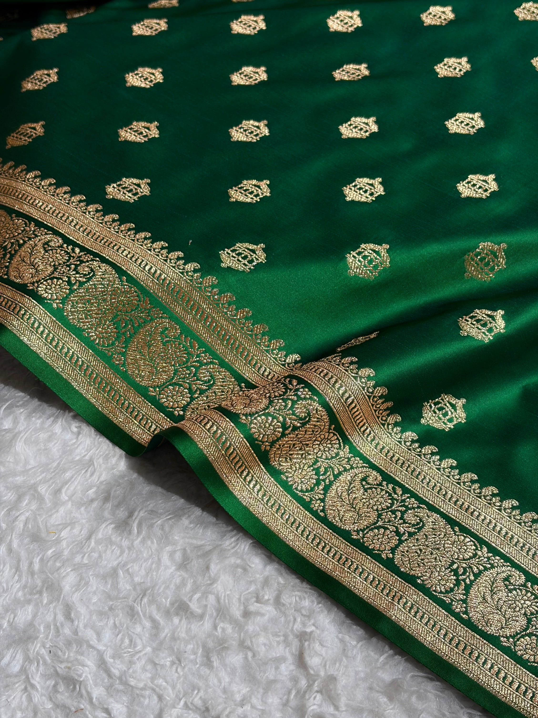 Banarasi Satin Katan Saree Booti Pattern in Cross Green Shades SK137